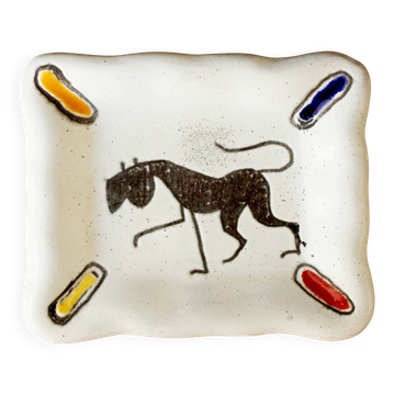 Petit cendrier en céramique émaillée blanche et polychrome, années 50