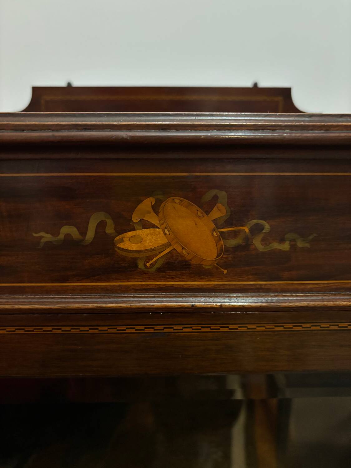 Vitrine en acajou 1900, porte avec verre biseauté