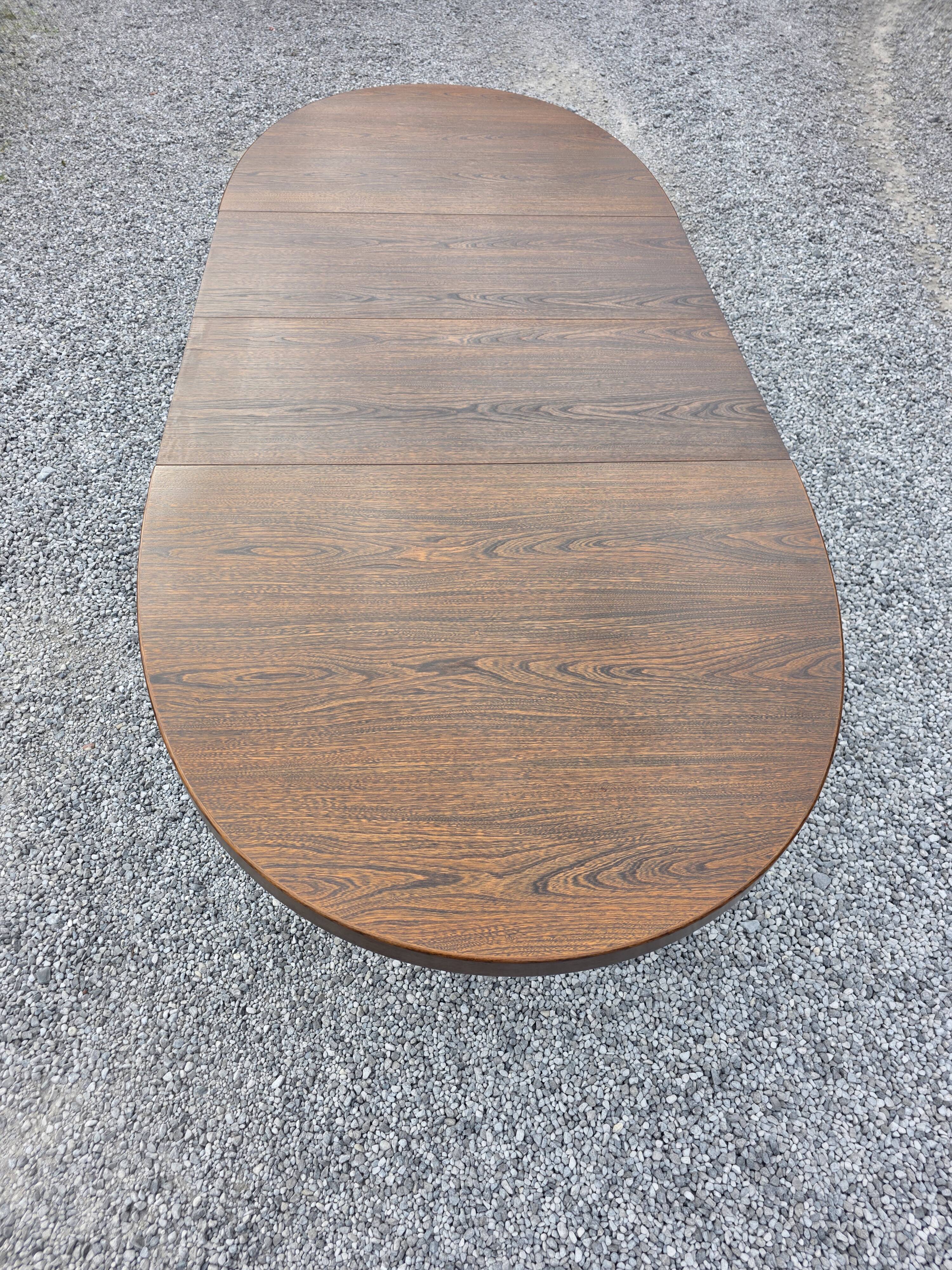 Extensible Baumann table in oak from the 1960s.