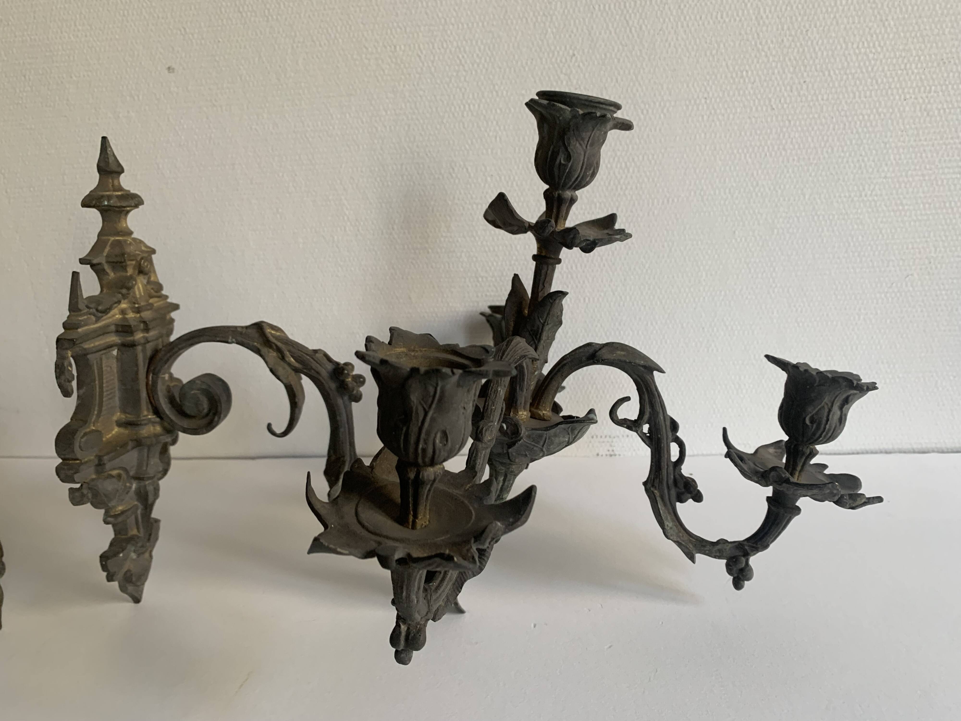 Antique patinated bronze wall sconce – 4 light arms, 19th century