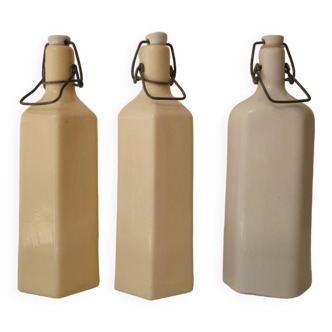 Set of 3 bottles in white and beige varnished stoneware