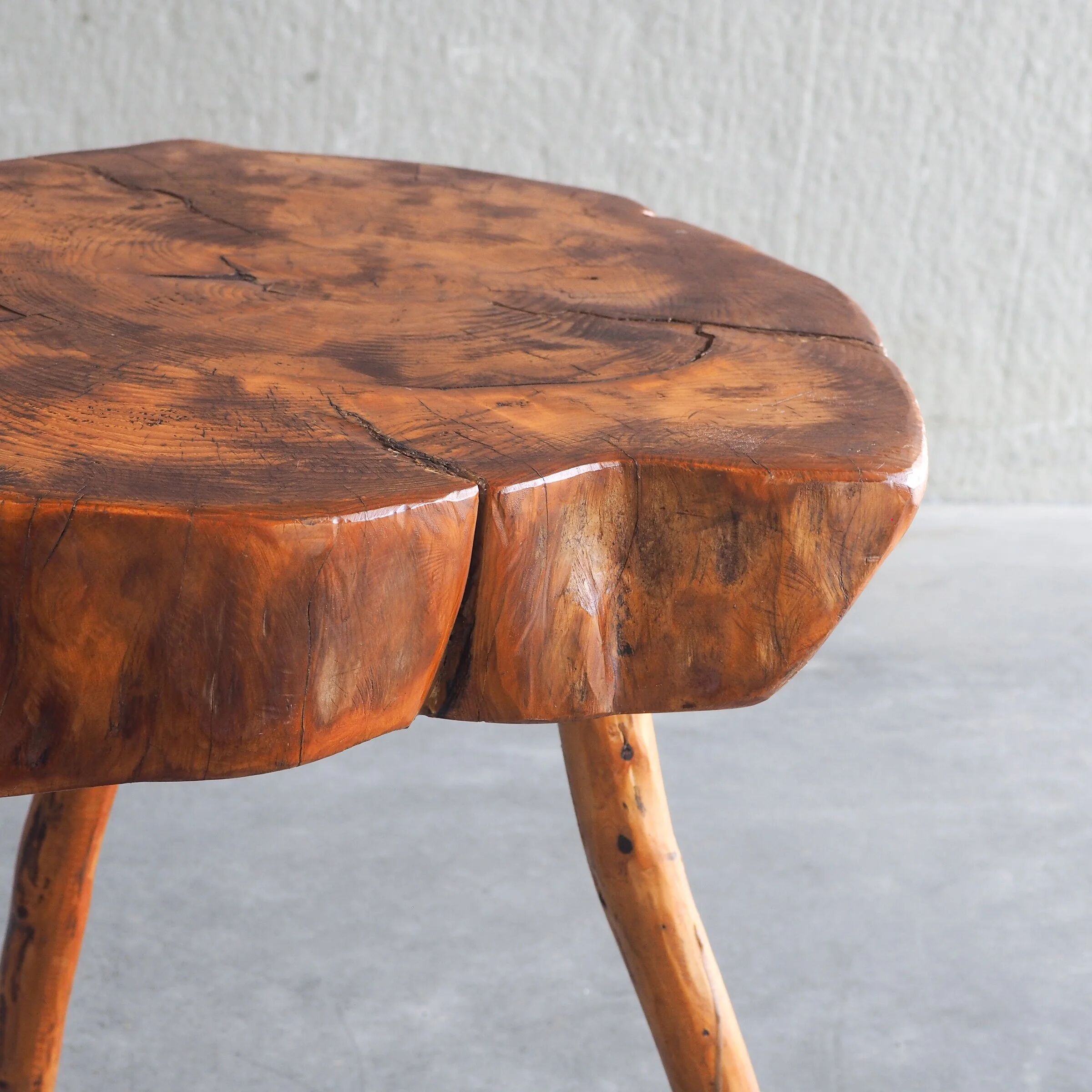 Table d'appoint en bois d'orme français vintage