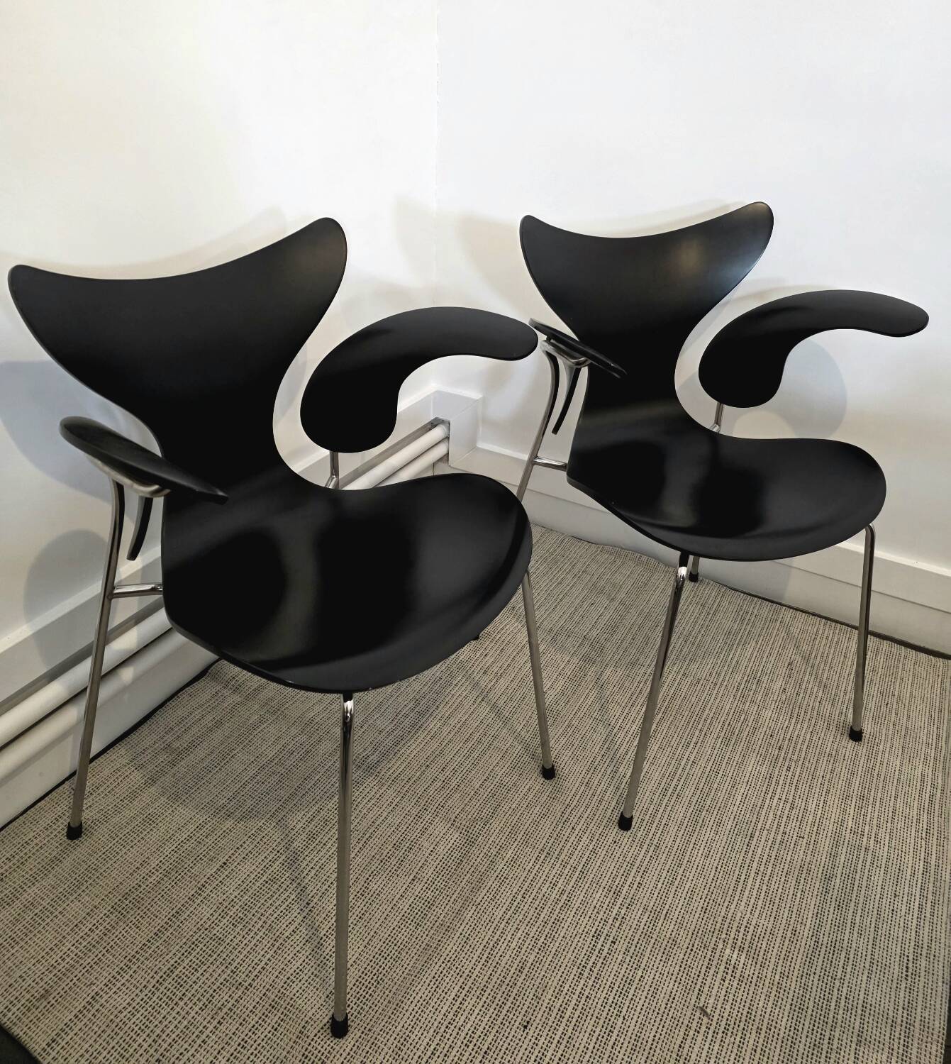 Very rare - Arne Jacobsen “Lily” 3208 armchair – Fritz Hansen – Black lacquered