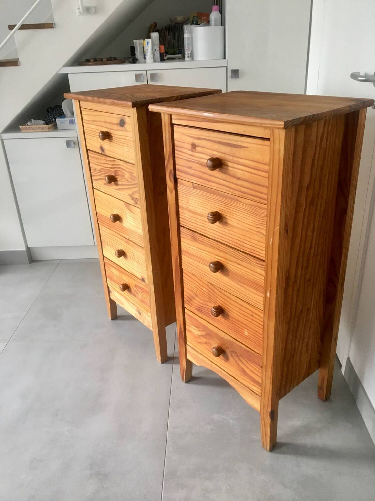 Paire de  chiffoniers 5 tiroirs en pin  . années 80