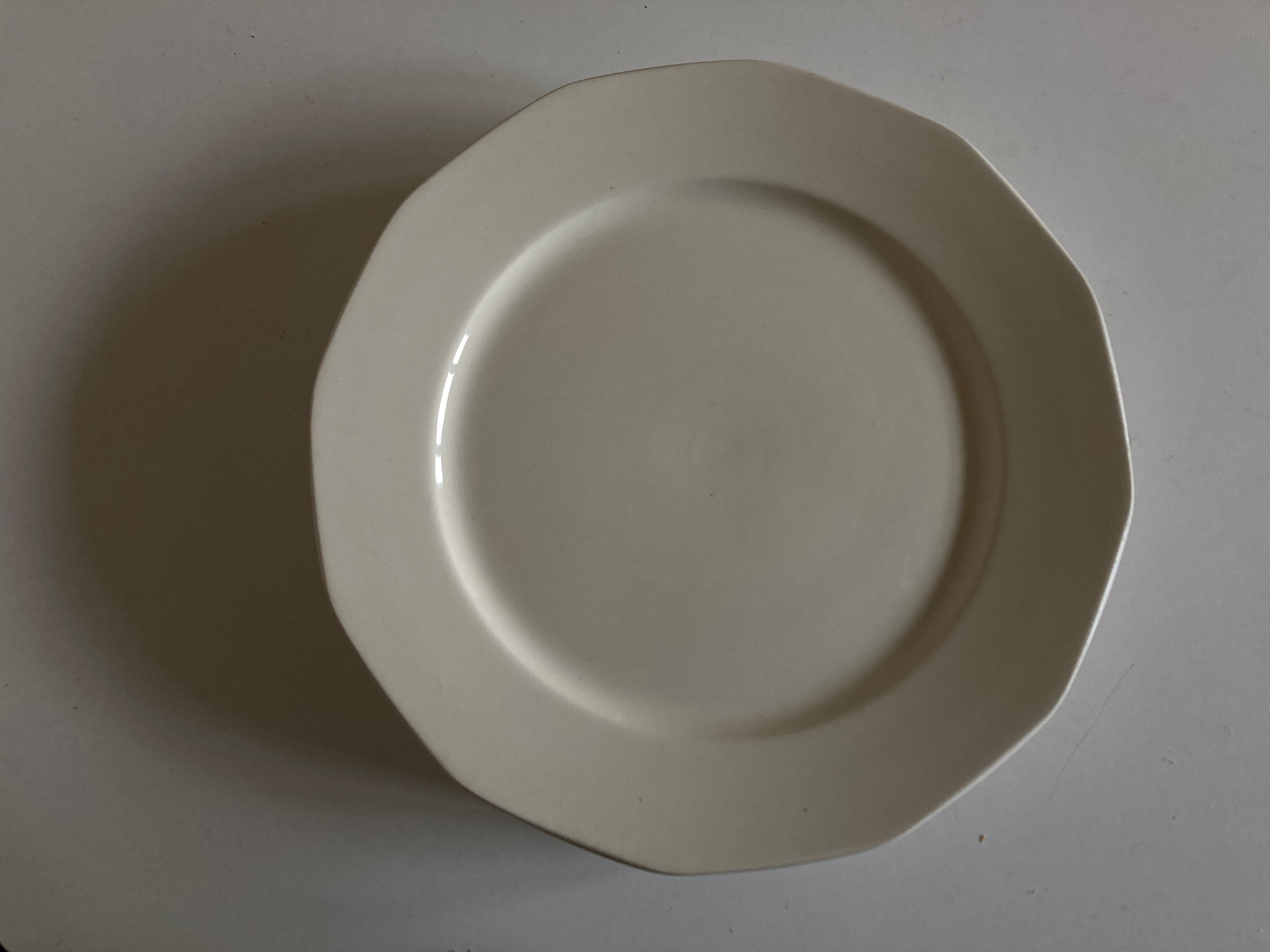 Set de 6 assiettes ivoire modernistes terre de fer