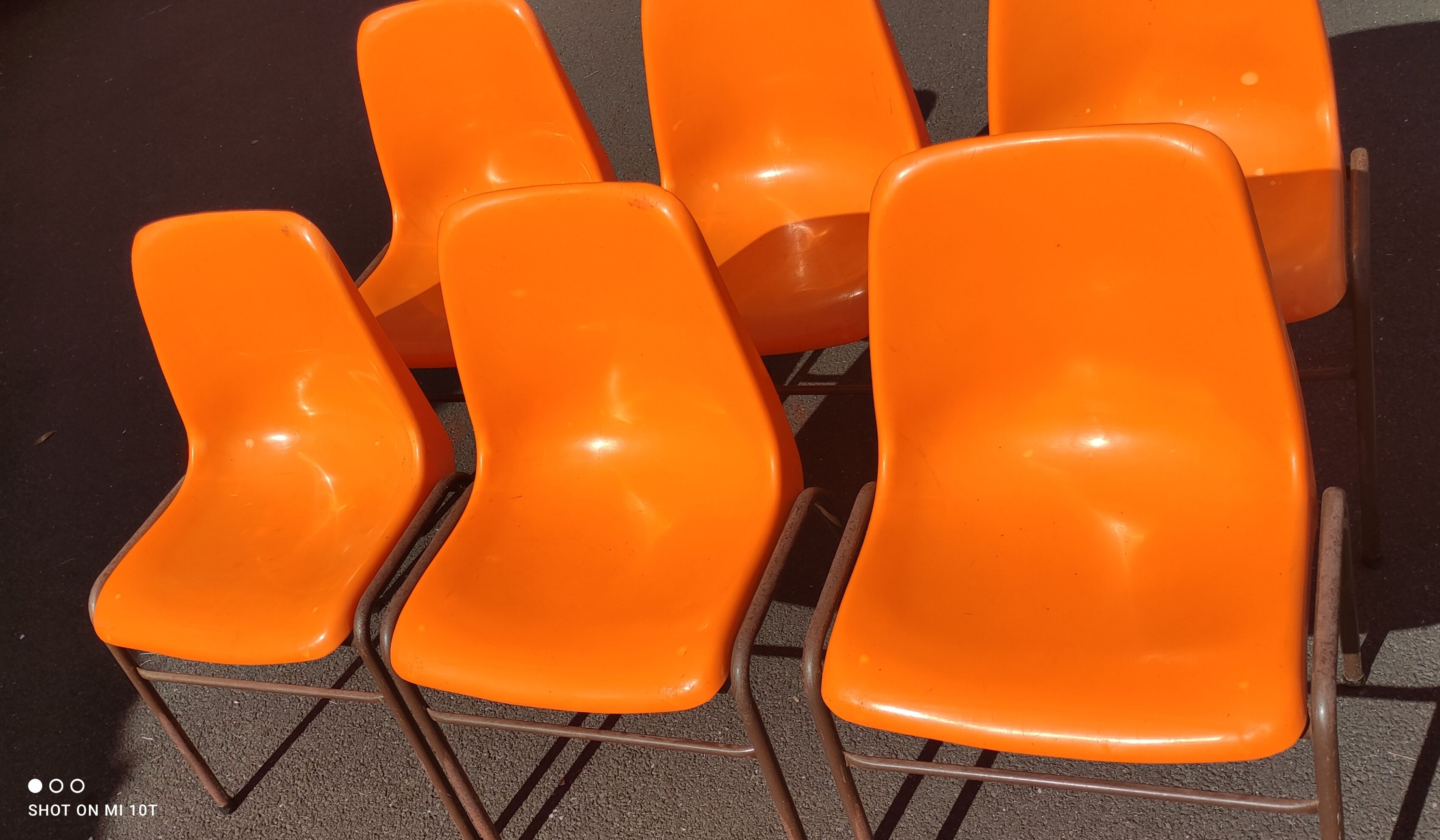 Série de 6 chaises vintage orange coque plastique