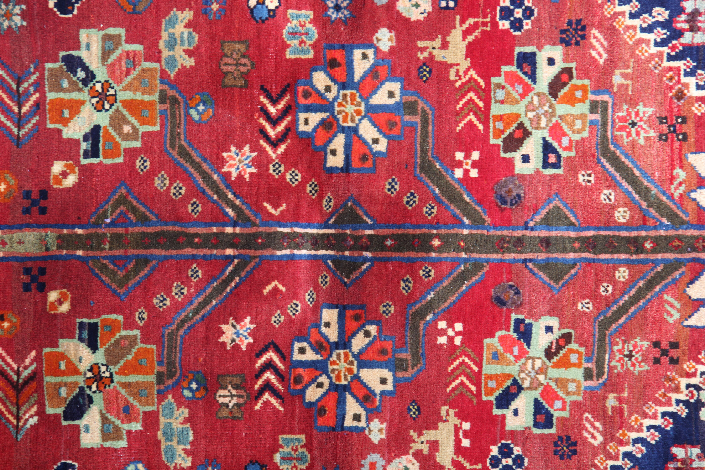 Tapis tribal persan traditionnel fait à la main Tapis de salon en laine rouge bleue - 111x165cm