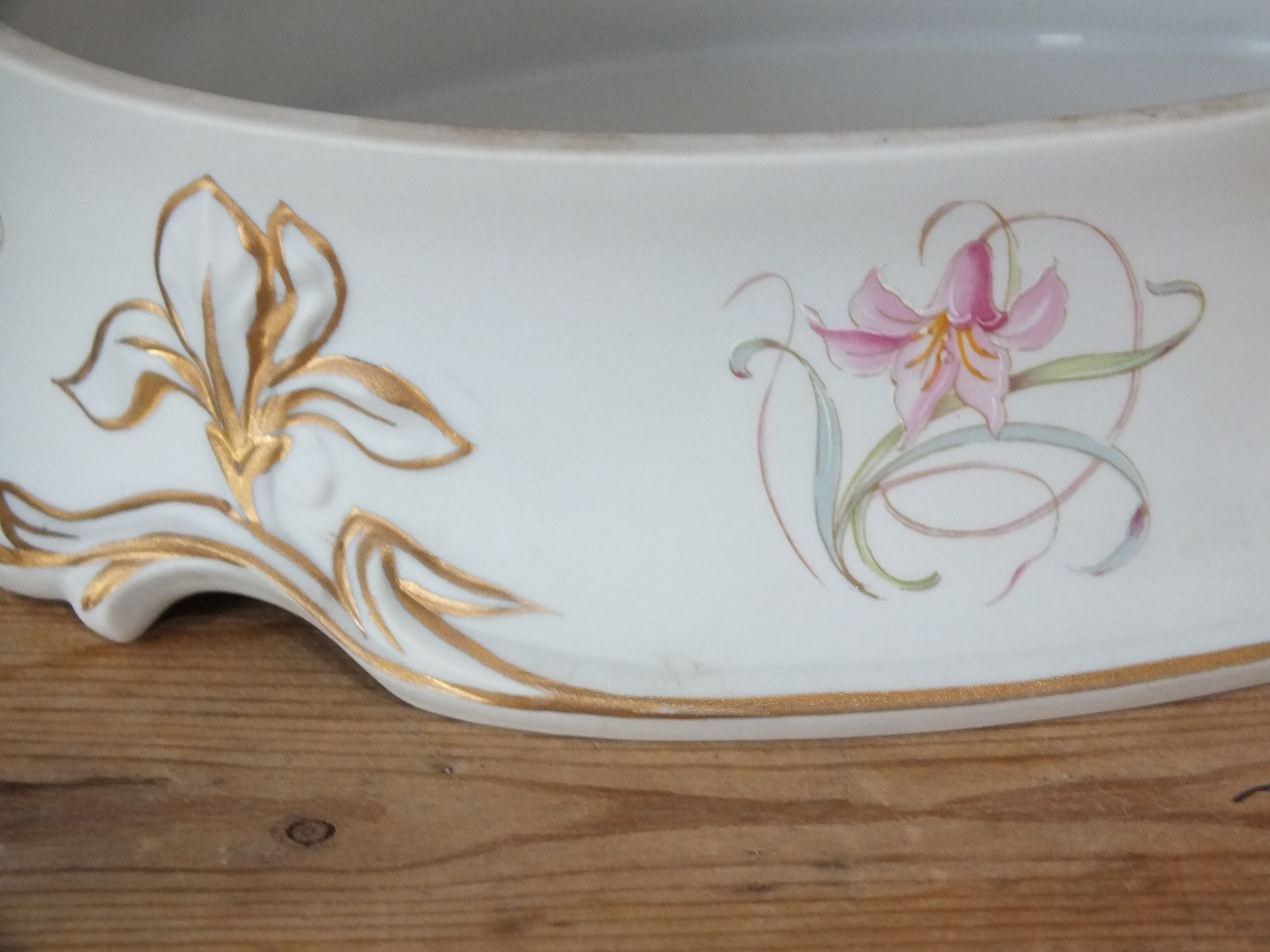 Biscuit candy box from Limoges - The star - hand-enhanced