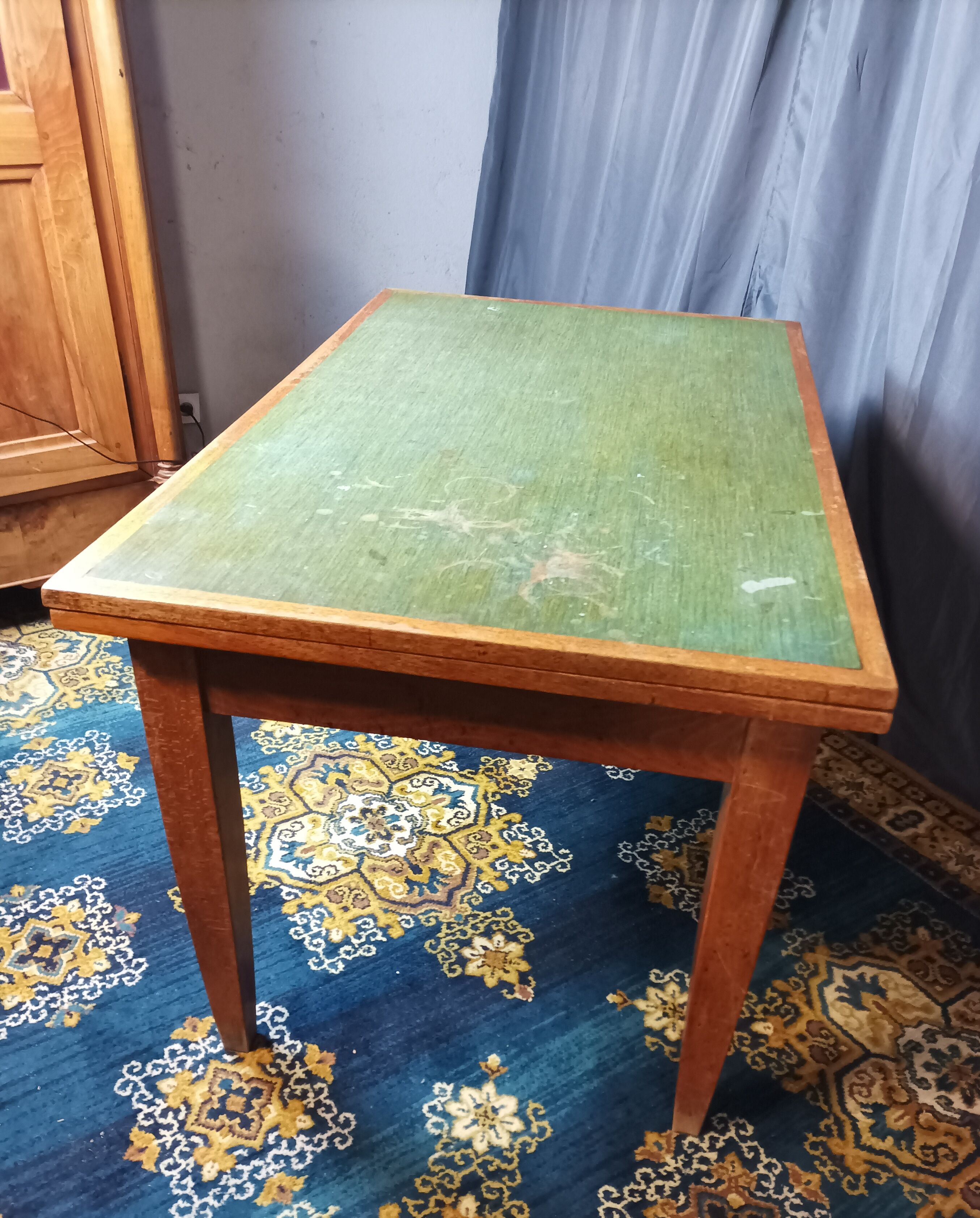 Vintage oak extendable table