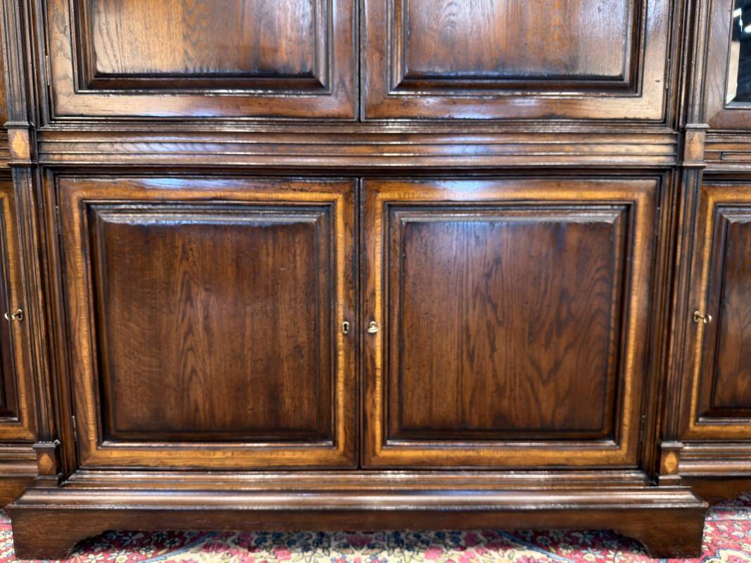 Classic English Royal Antique Collection Bookcase