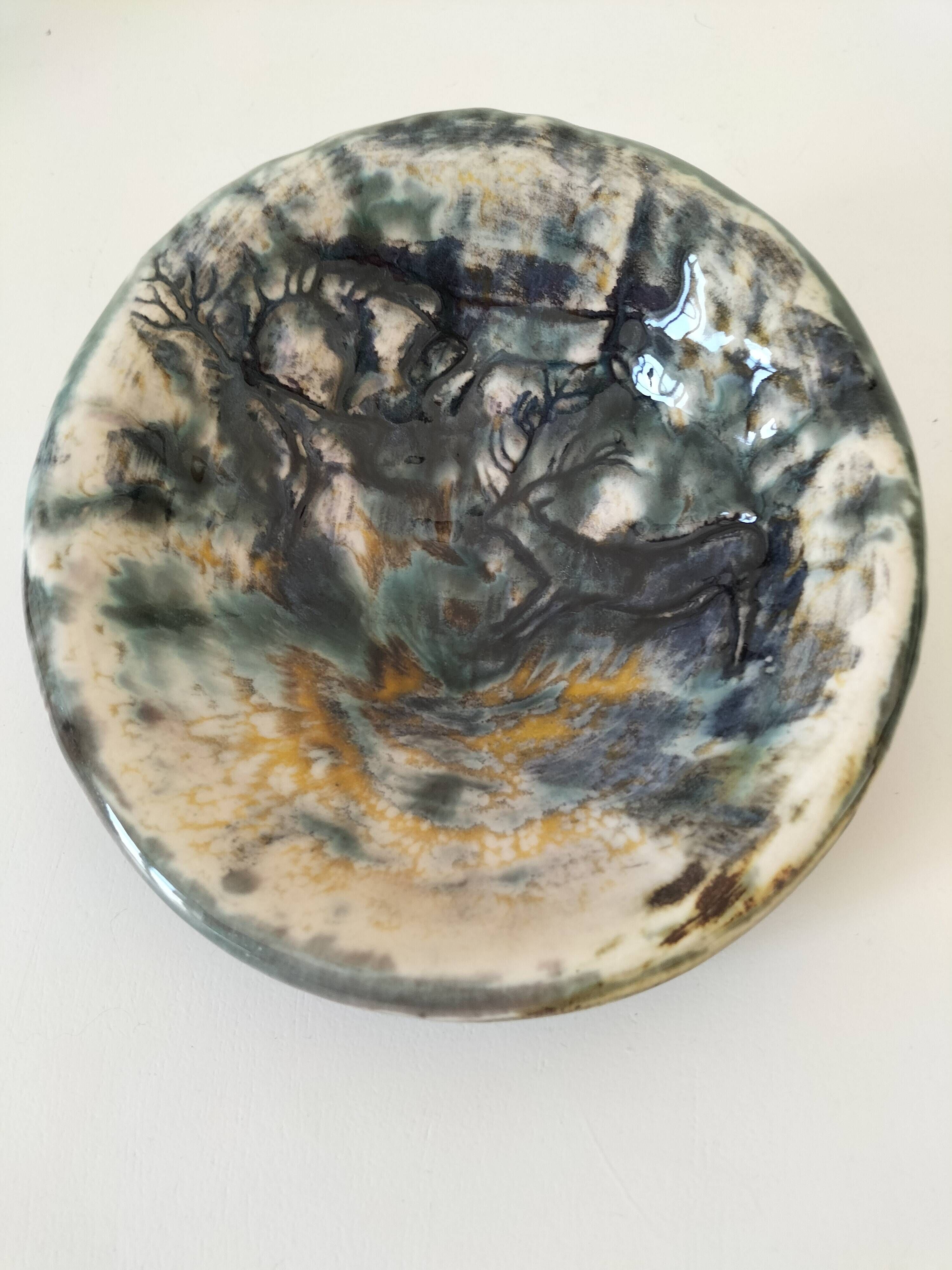 Glazed ceramic cup – Deer in the forest – Incised decoration and free form