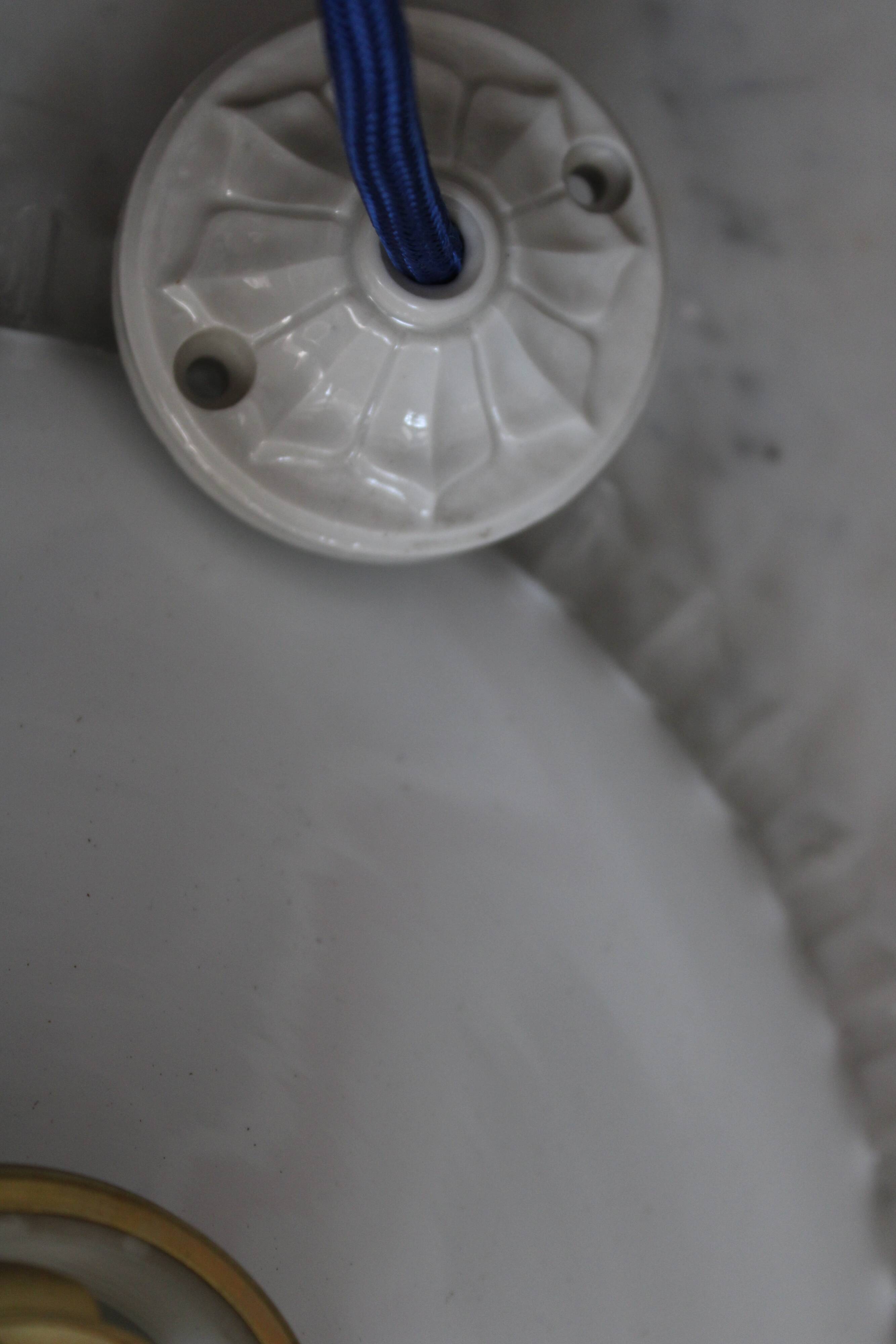 Dented opaline suspension