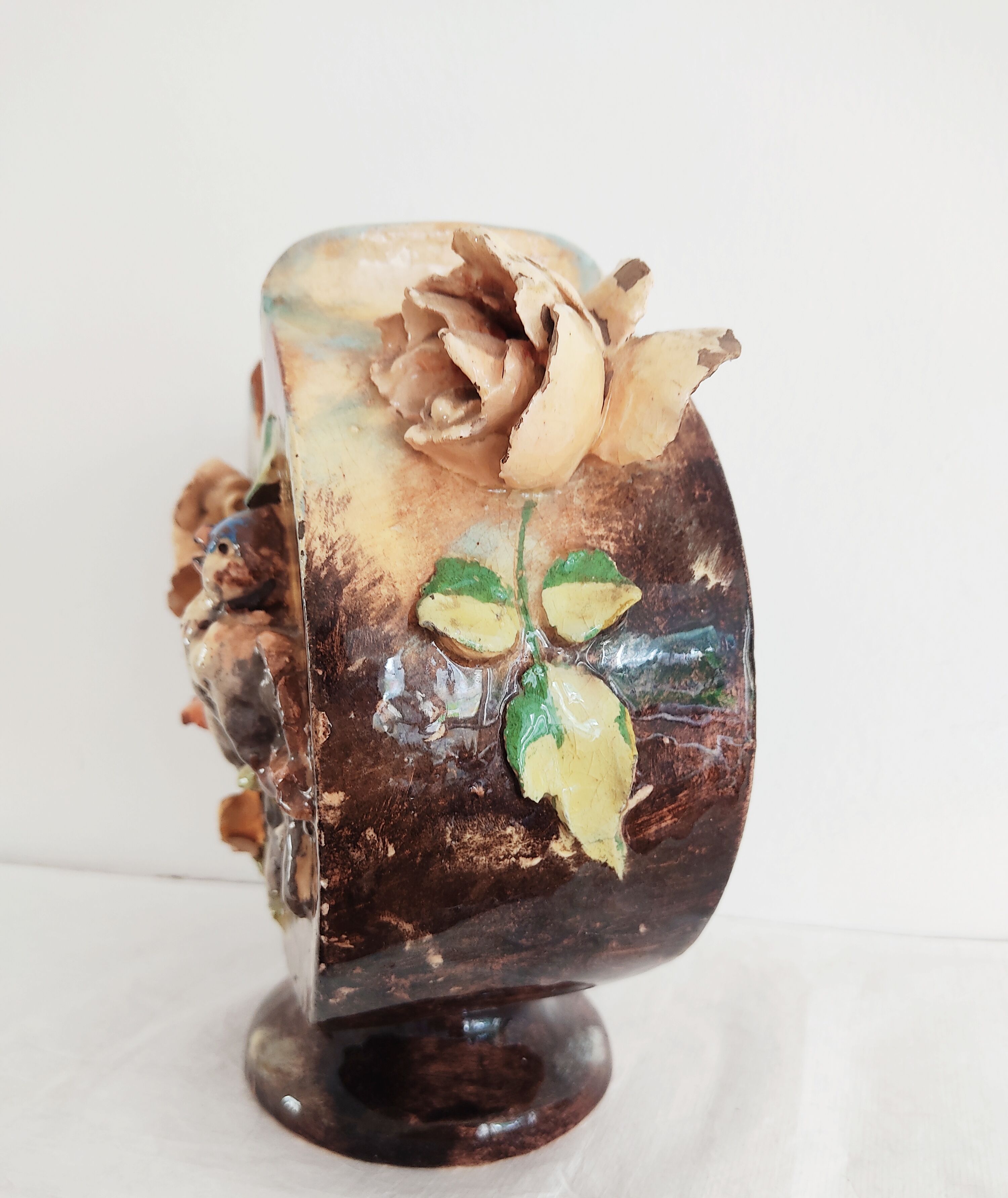 Vase with three birds in relief signed Delattre