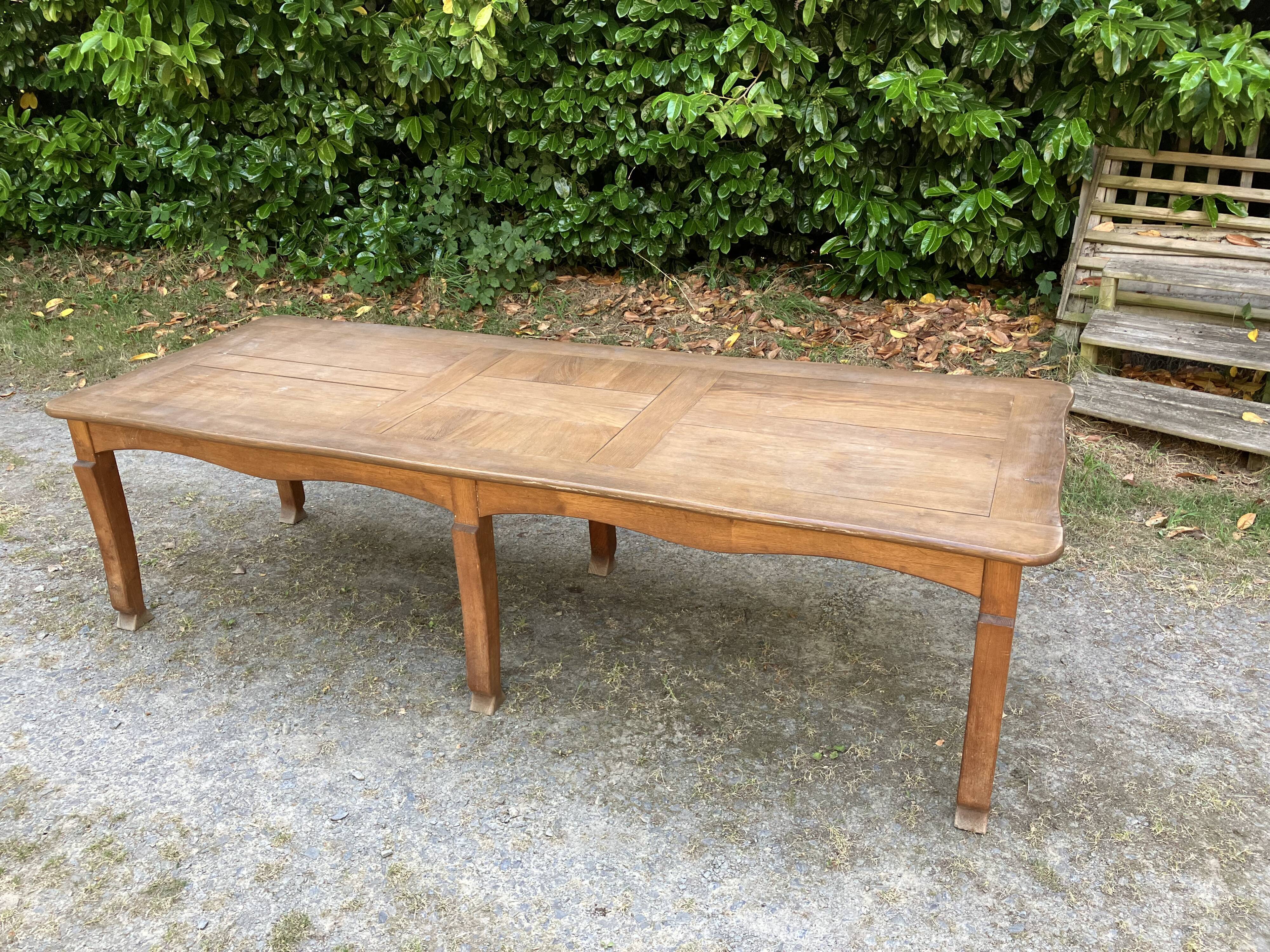 Large Table closes castle six feet oak