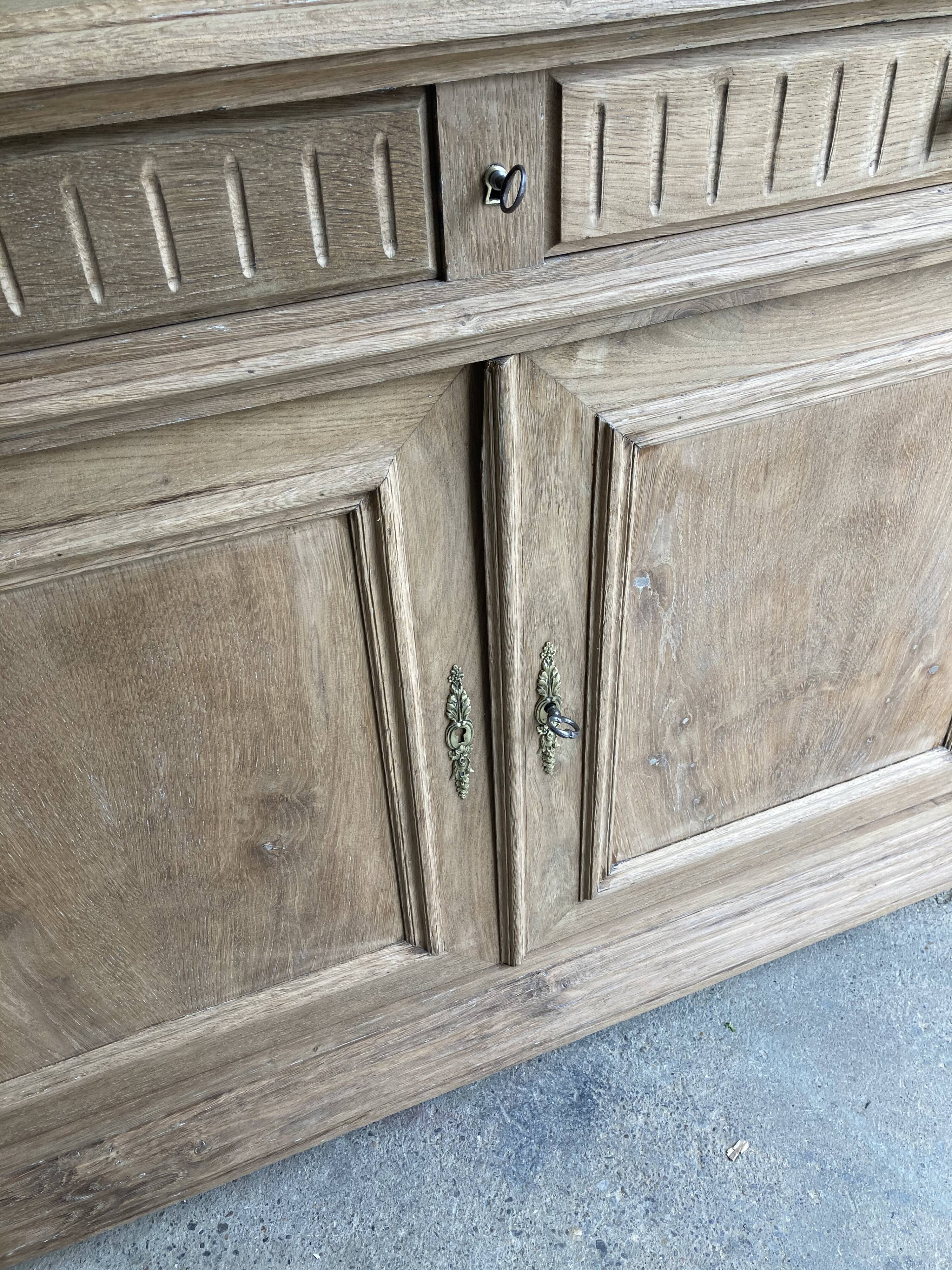 2-door buffet, 2 light oak drawers