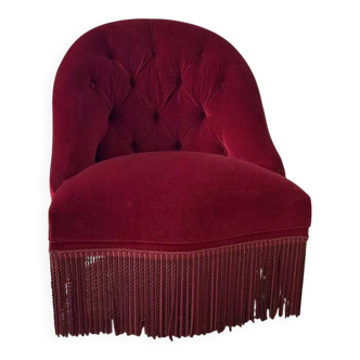 Burgundy velvet armchair – tufted – timeless charm