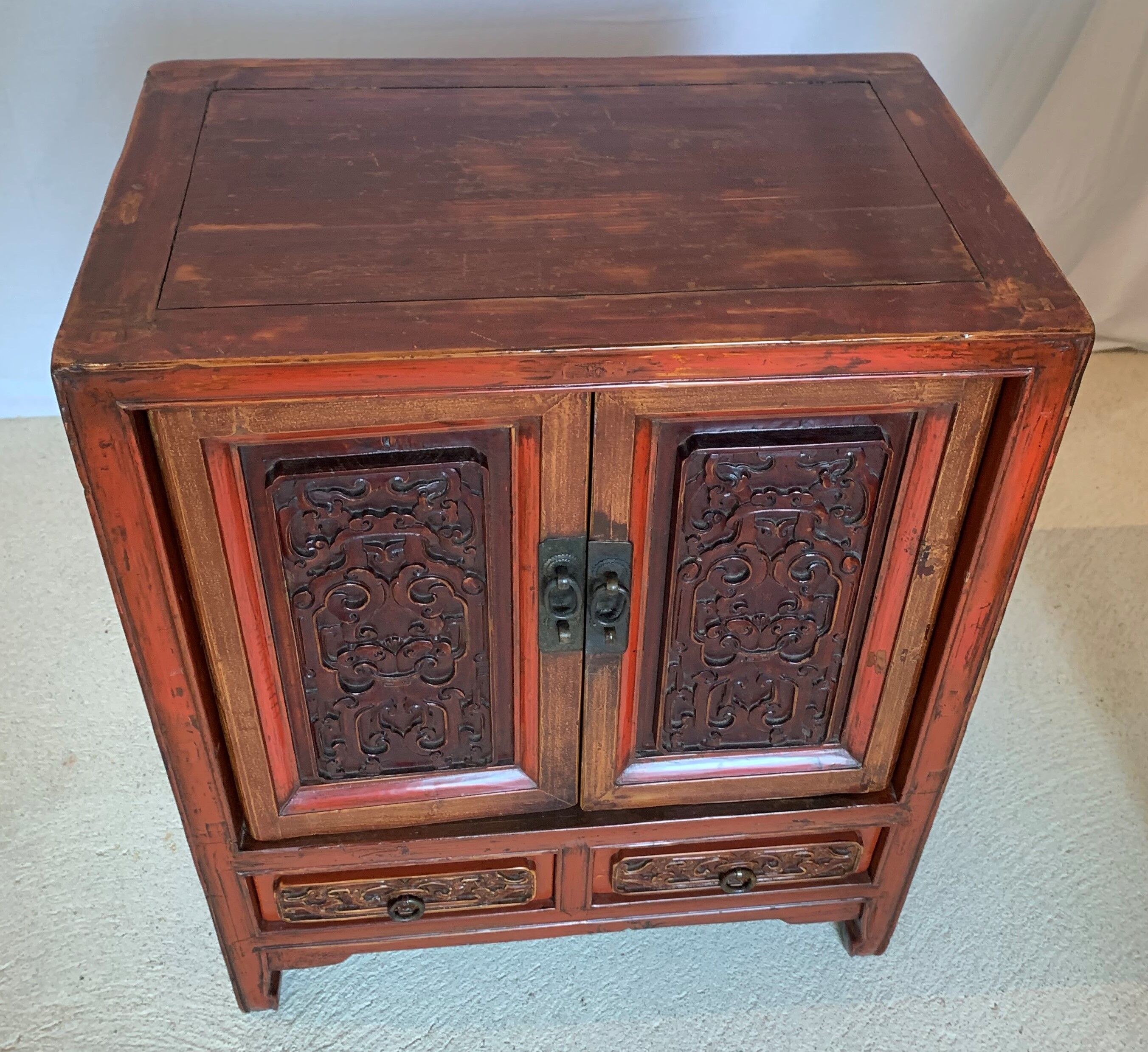 Chinese cabinet laqué red