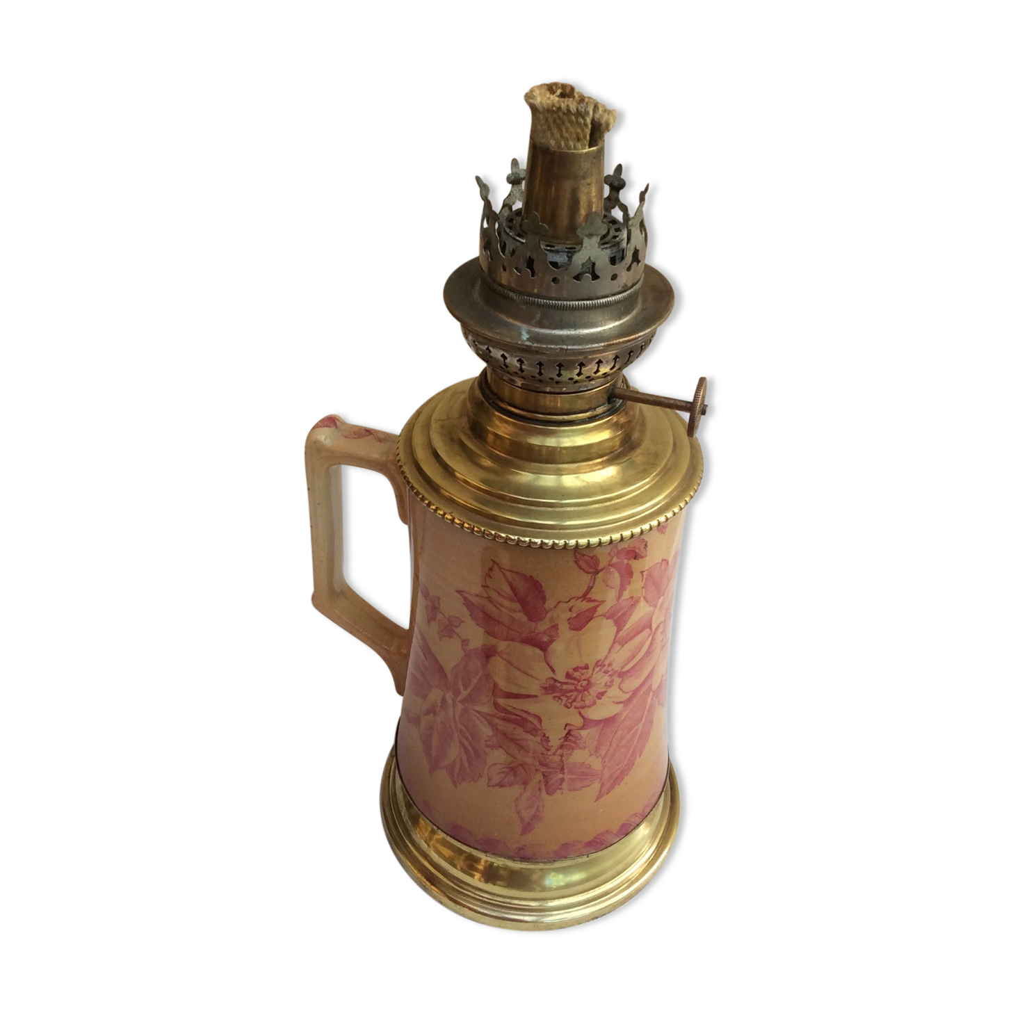 Oil lamp with ceramic body handle