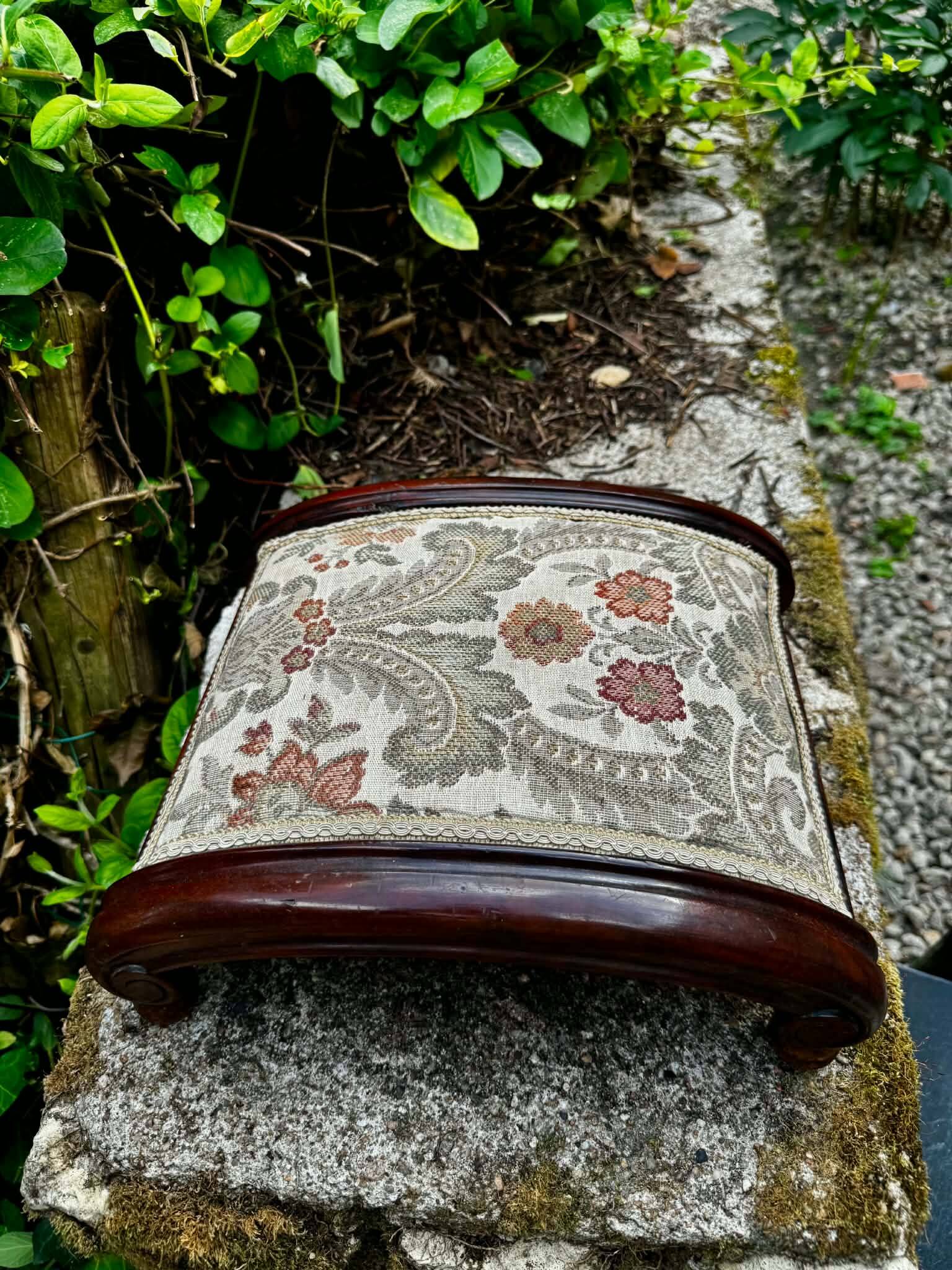 Napoleon III style footrest with upholstery