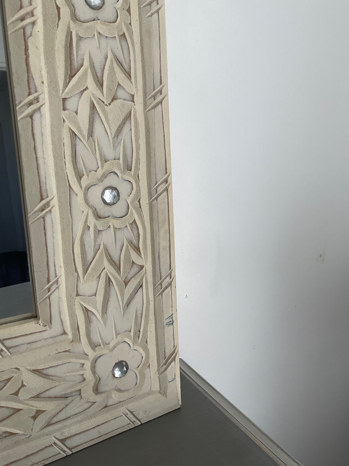 Miroir en bois sculpté