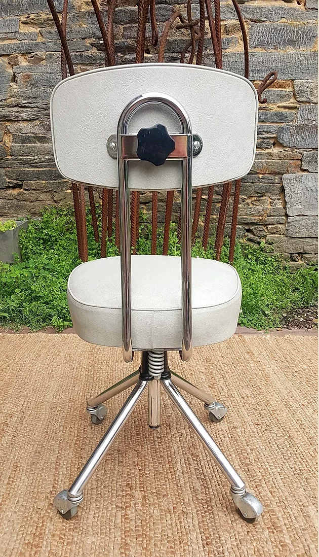 Industrial workshop chair on Strafor wheels