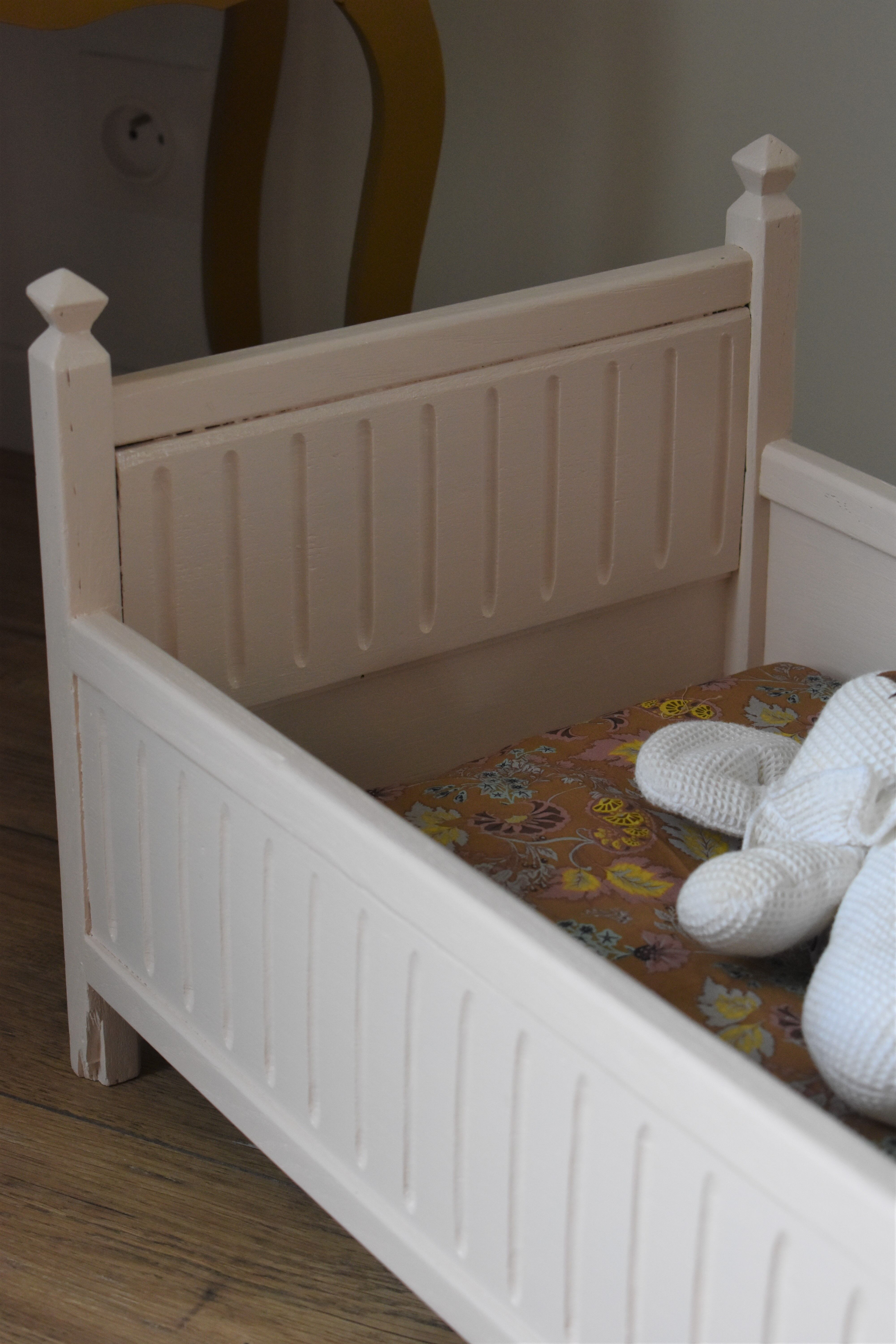 Doll bed and her quilt