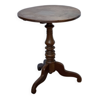 Pedestal table