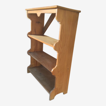 Cabinet shelves in solid pine