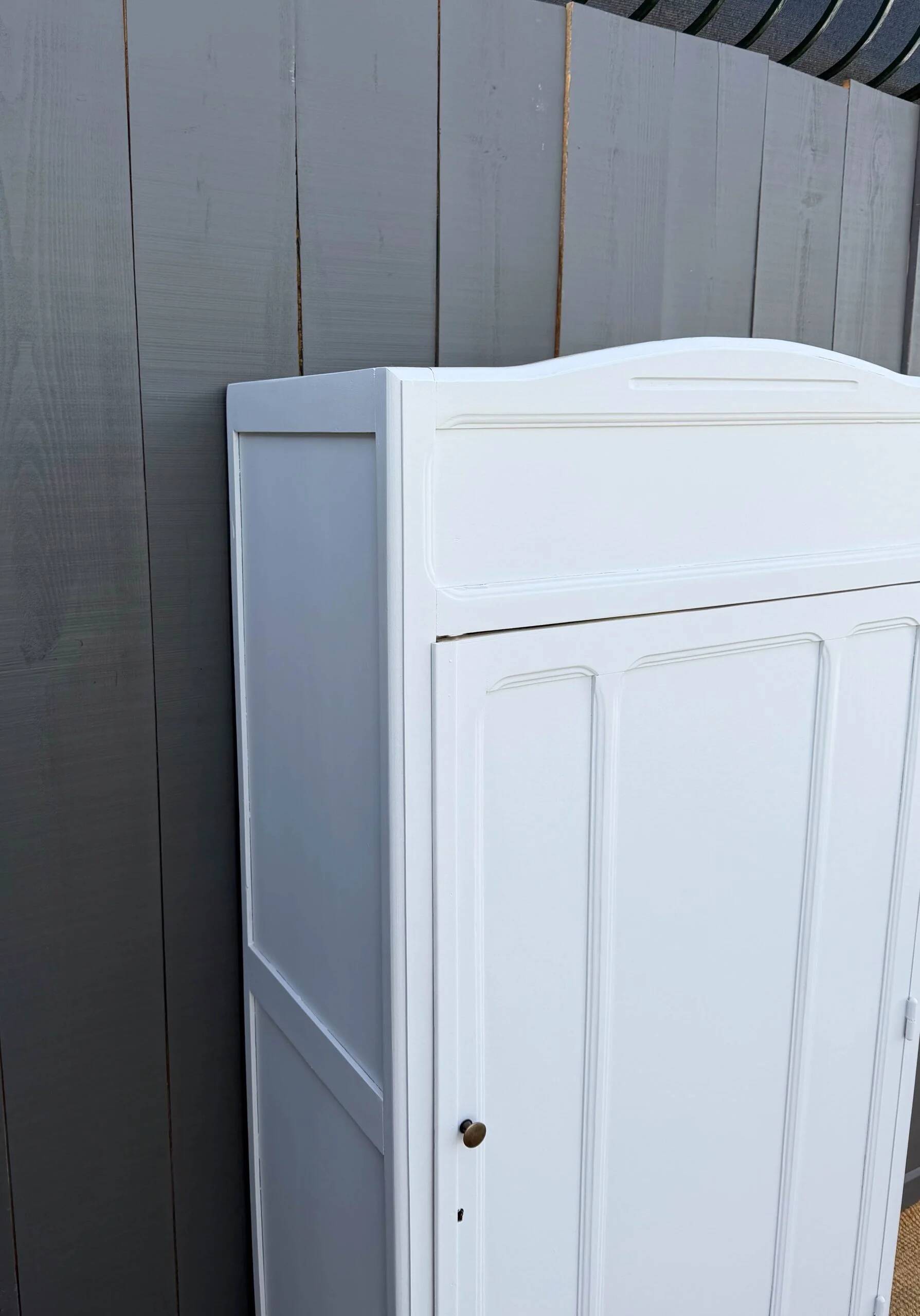 Armoire parisienne