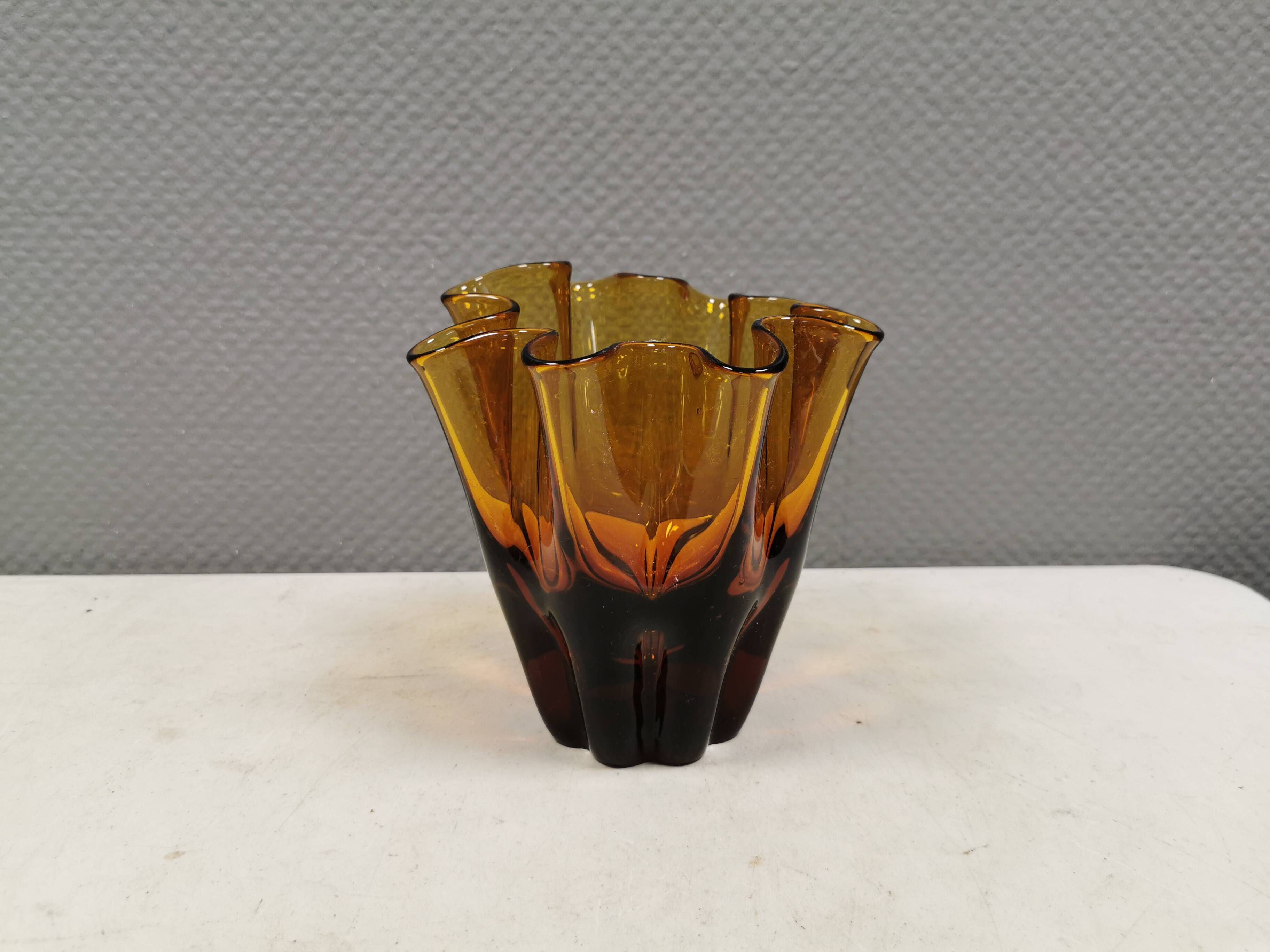 Beautiful ‘folded’ vase in amber-coloured glass. 1980-90s Finland