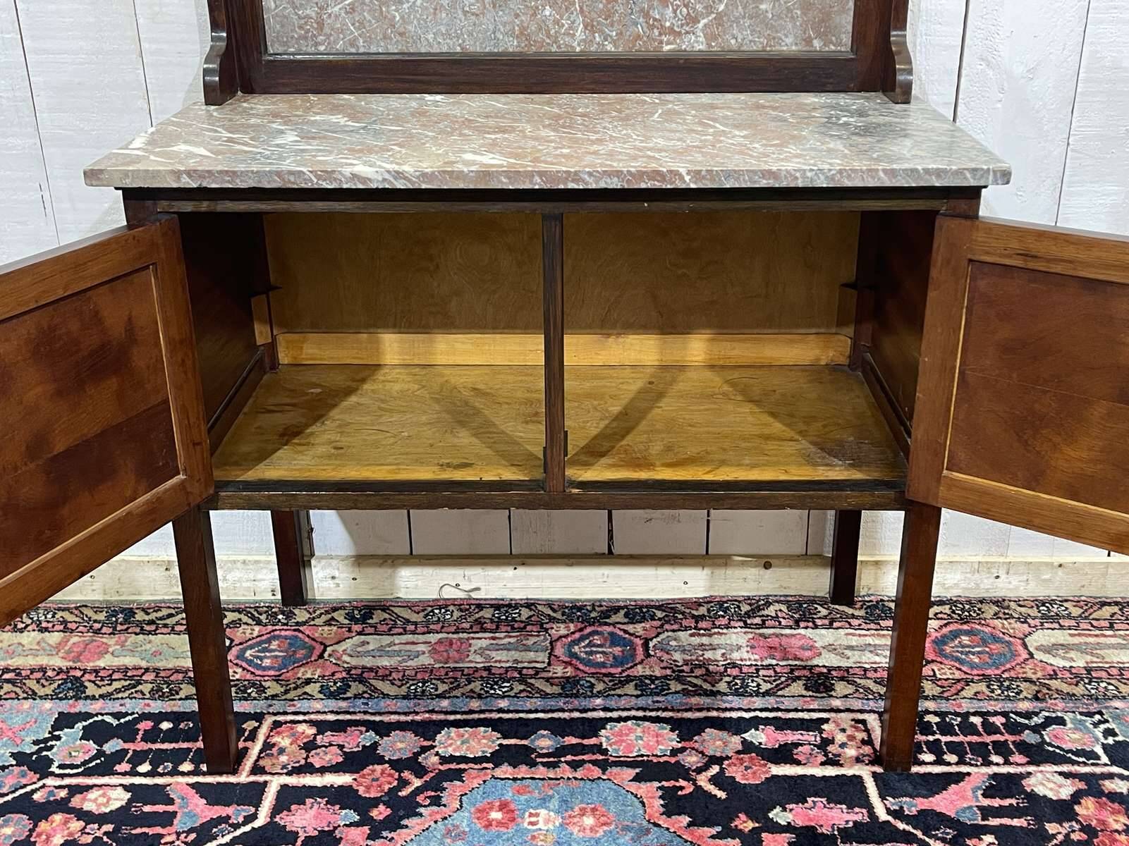 English toilet furniture in mahogany and marble from the early 20th century.
