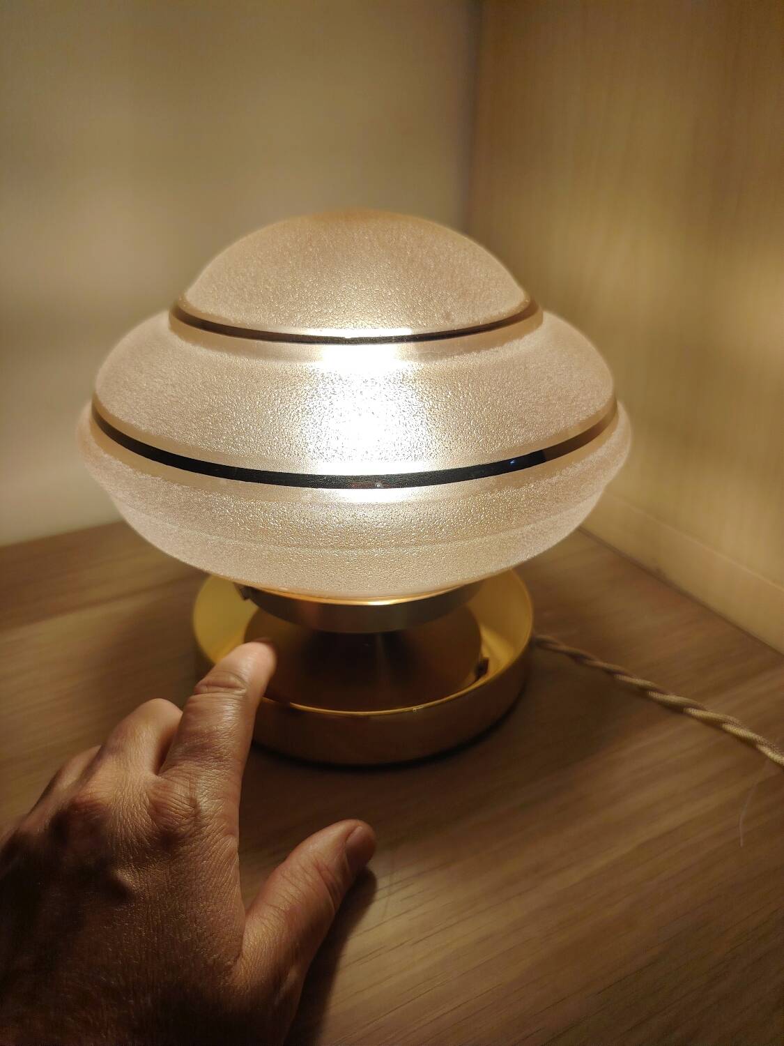 Frosted textured pink globe touch lamp