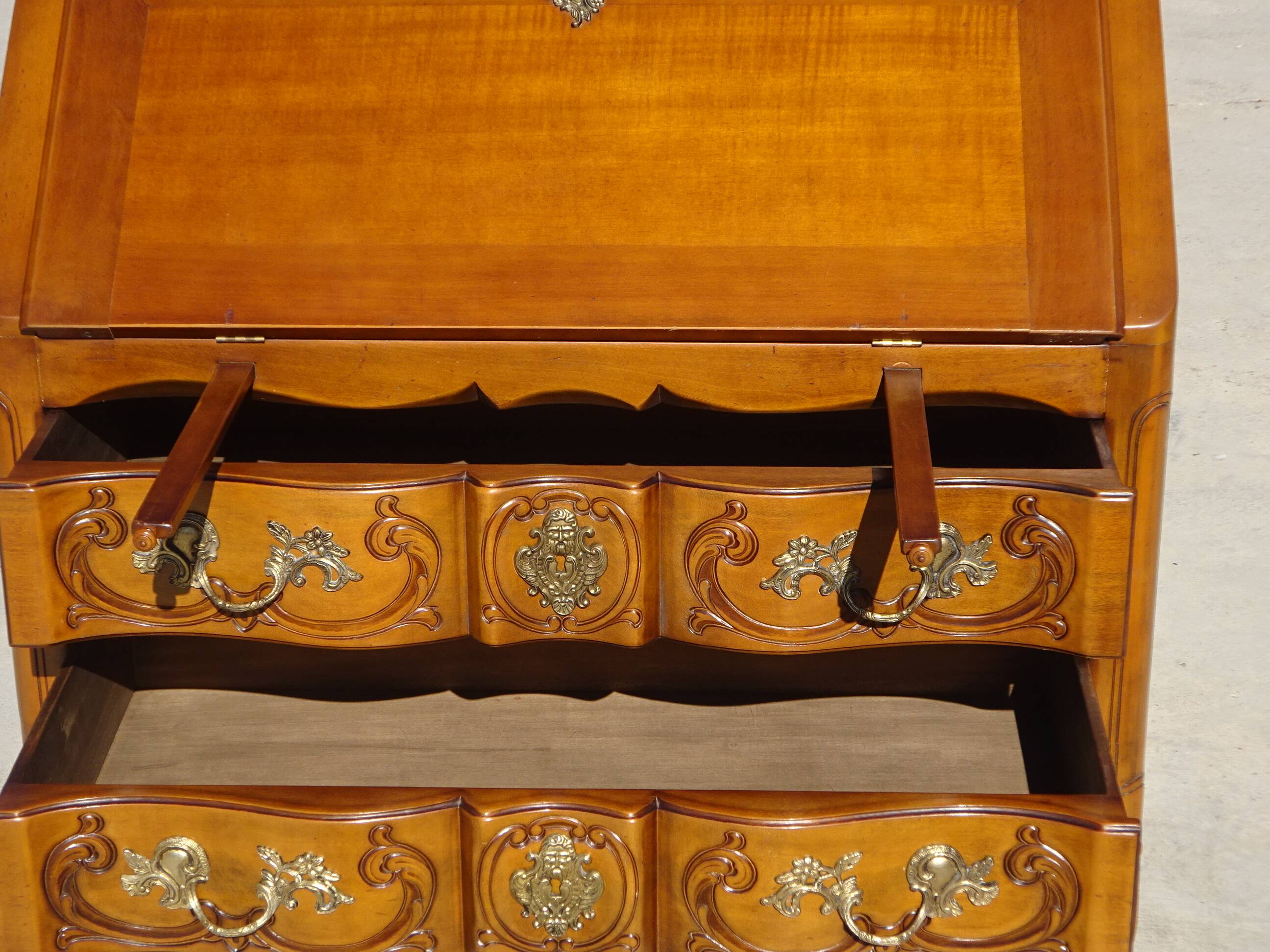 Secretary in solid cherry wood in Louis XV style.