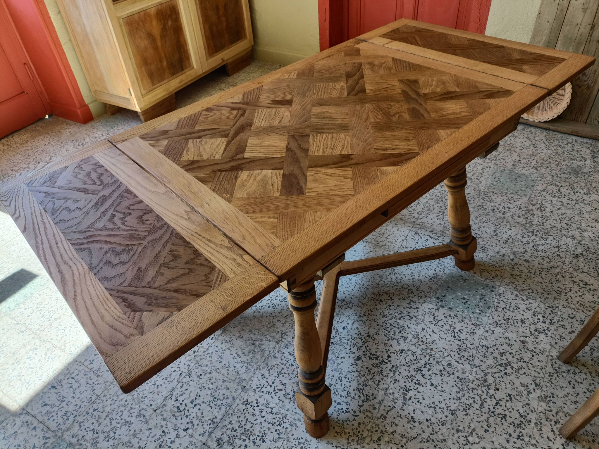 Table avec rallonges intégrées rénovée