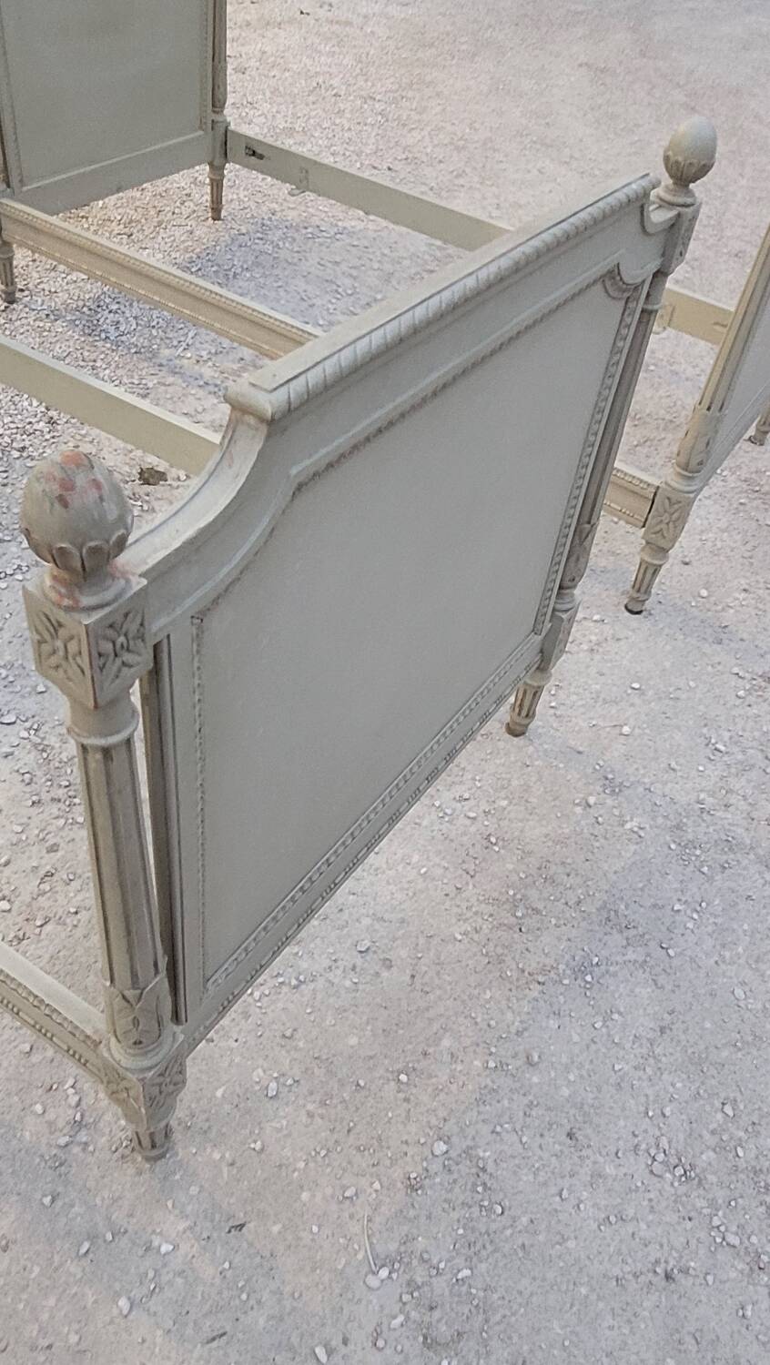 Pair of antique Louis XVI style beds with patina - 1900s