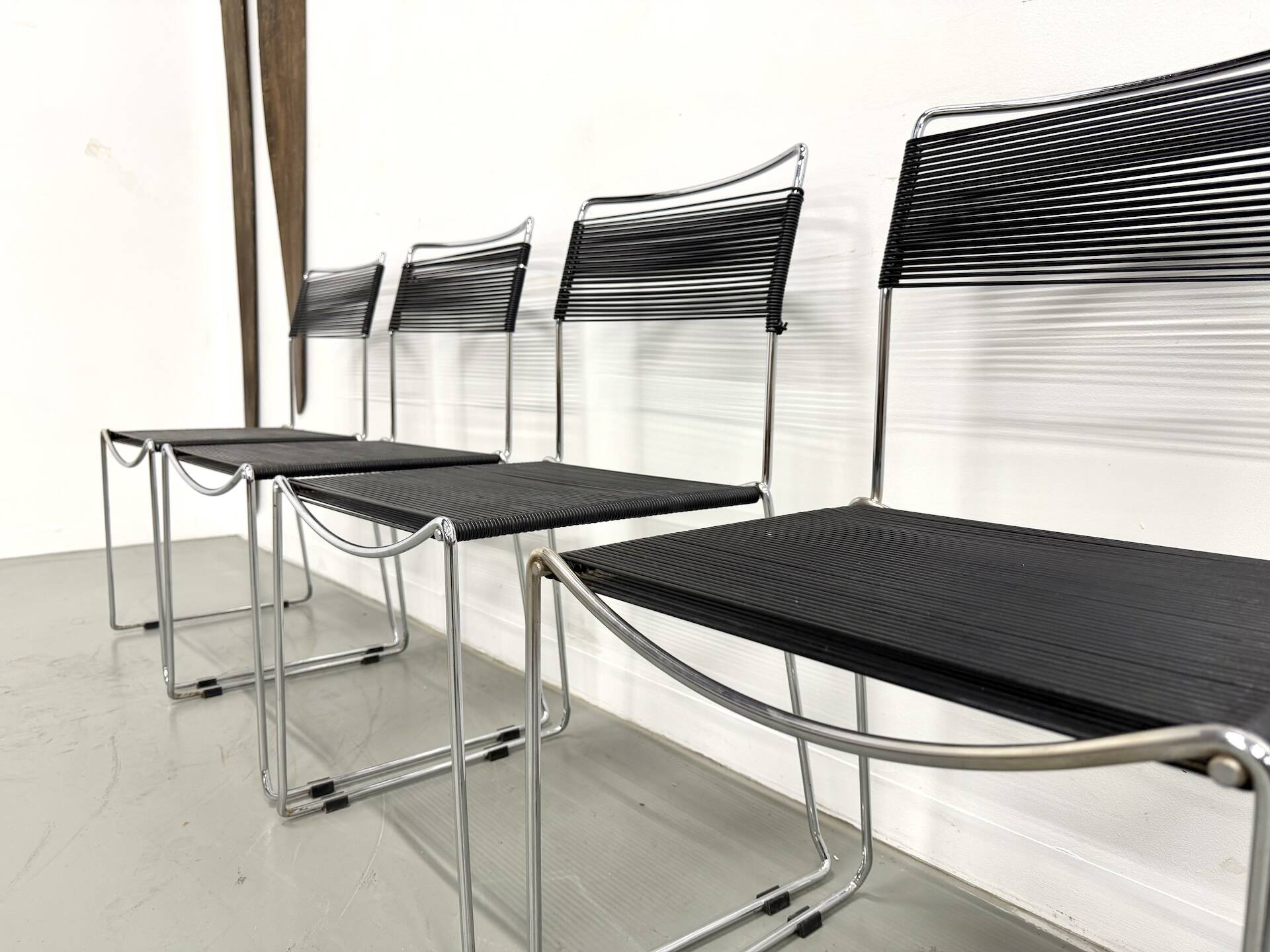 Set of 6 "Spaghetti" Chairs Italian Design 80s – Black & Chrome