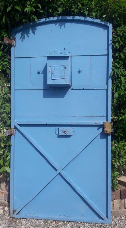 Porte portail H205xL103 ancienne en fer cintrée avec boite aux lettres
