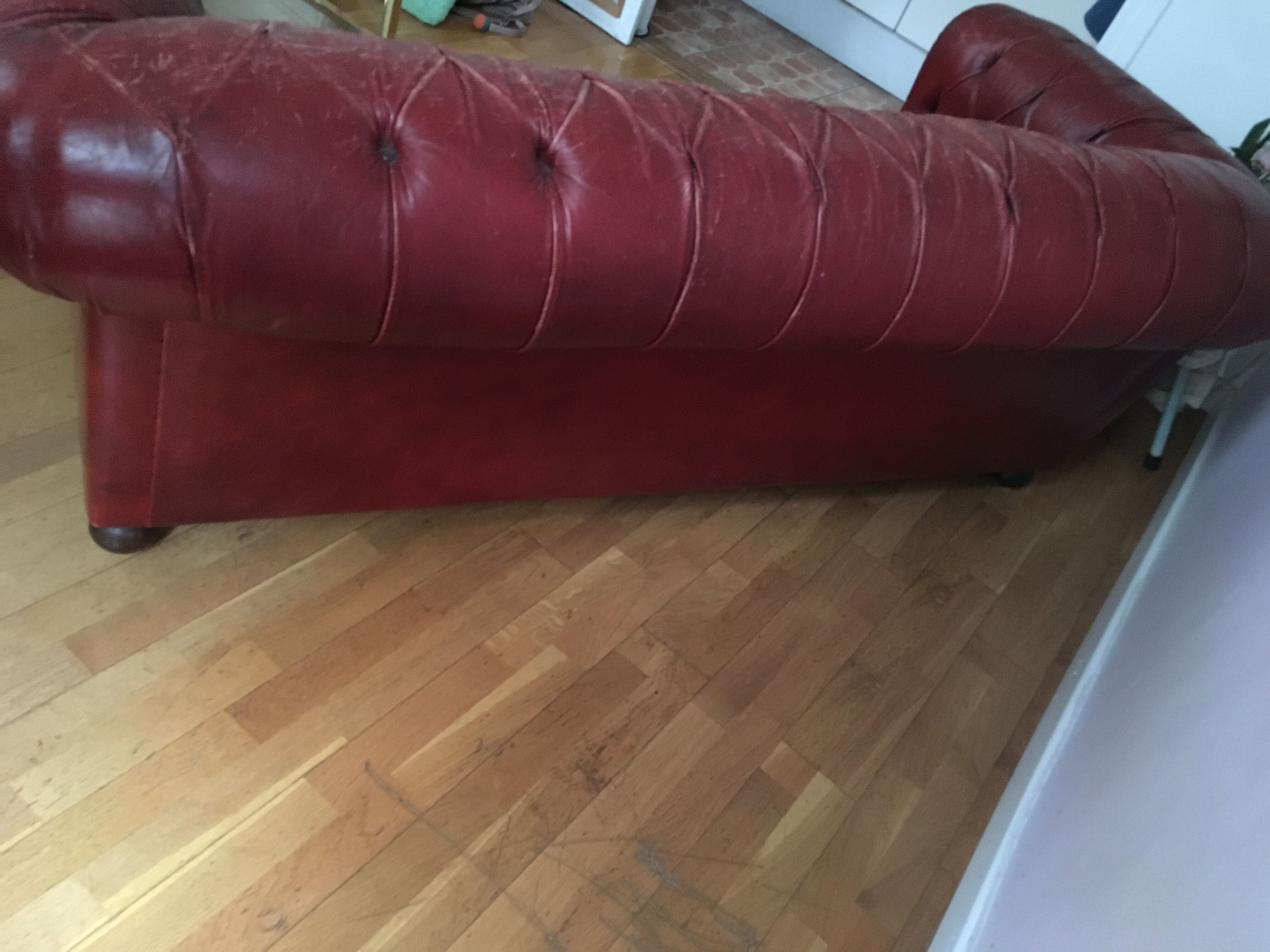 Sofa chesterfield 2-3 places leather bordeaux