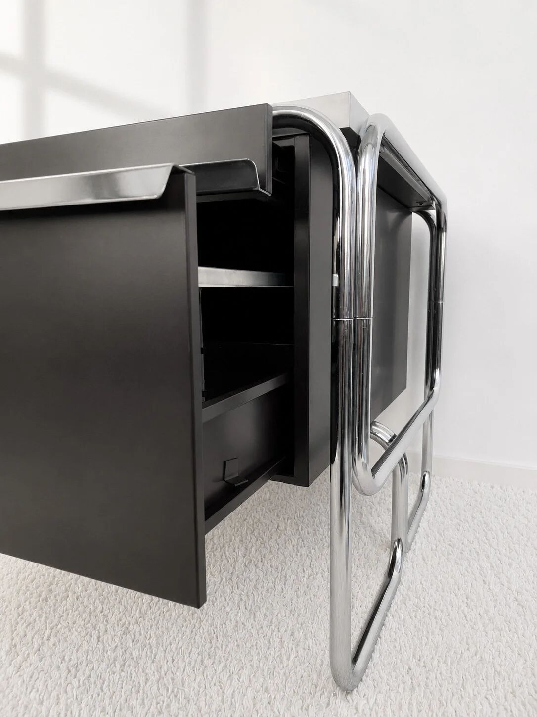Bauhaus metal desk. 70s