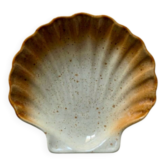 Shell pocket emptier