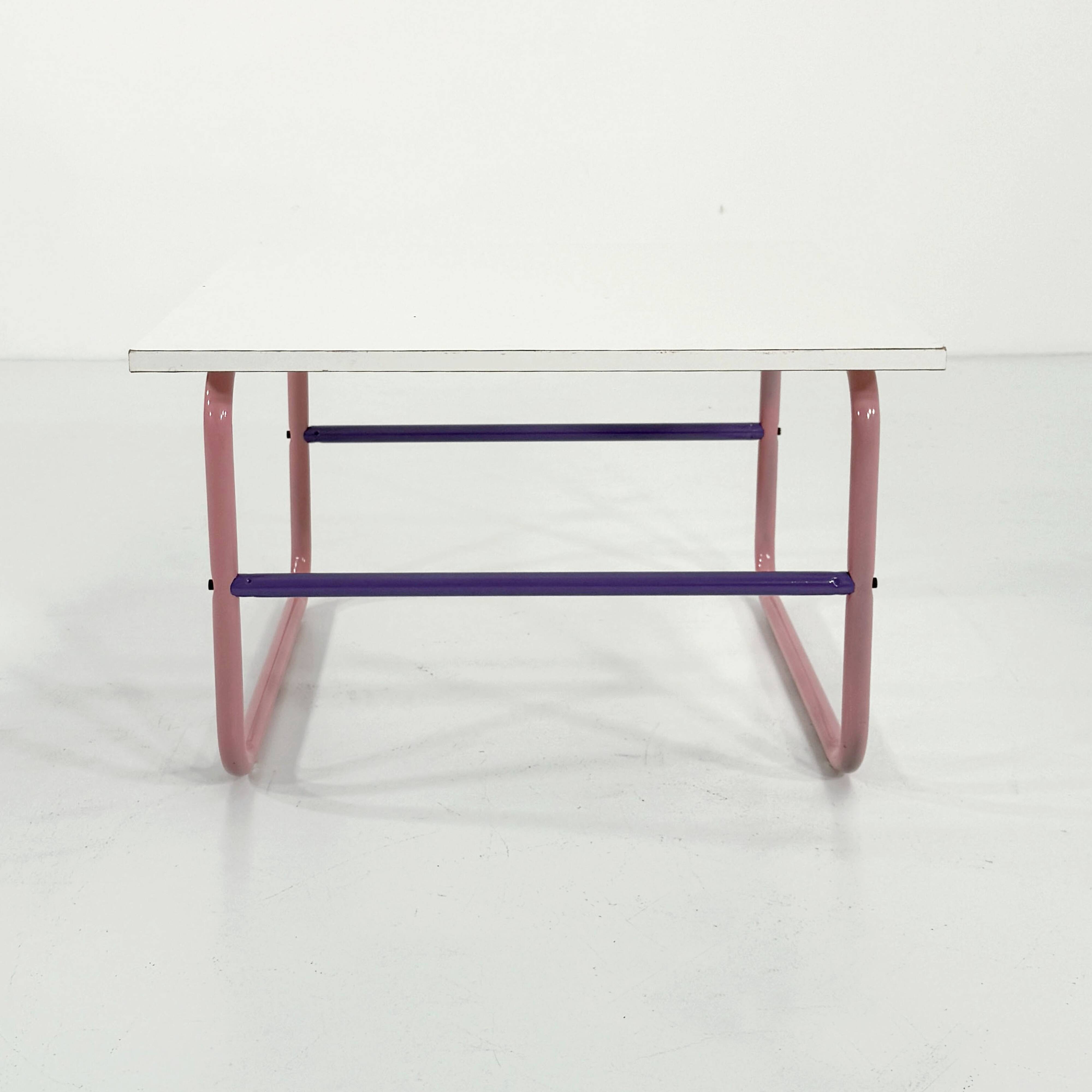 Table basse tubulaire rose et mauve, 1980