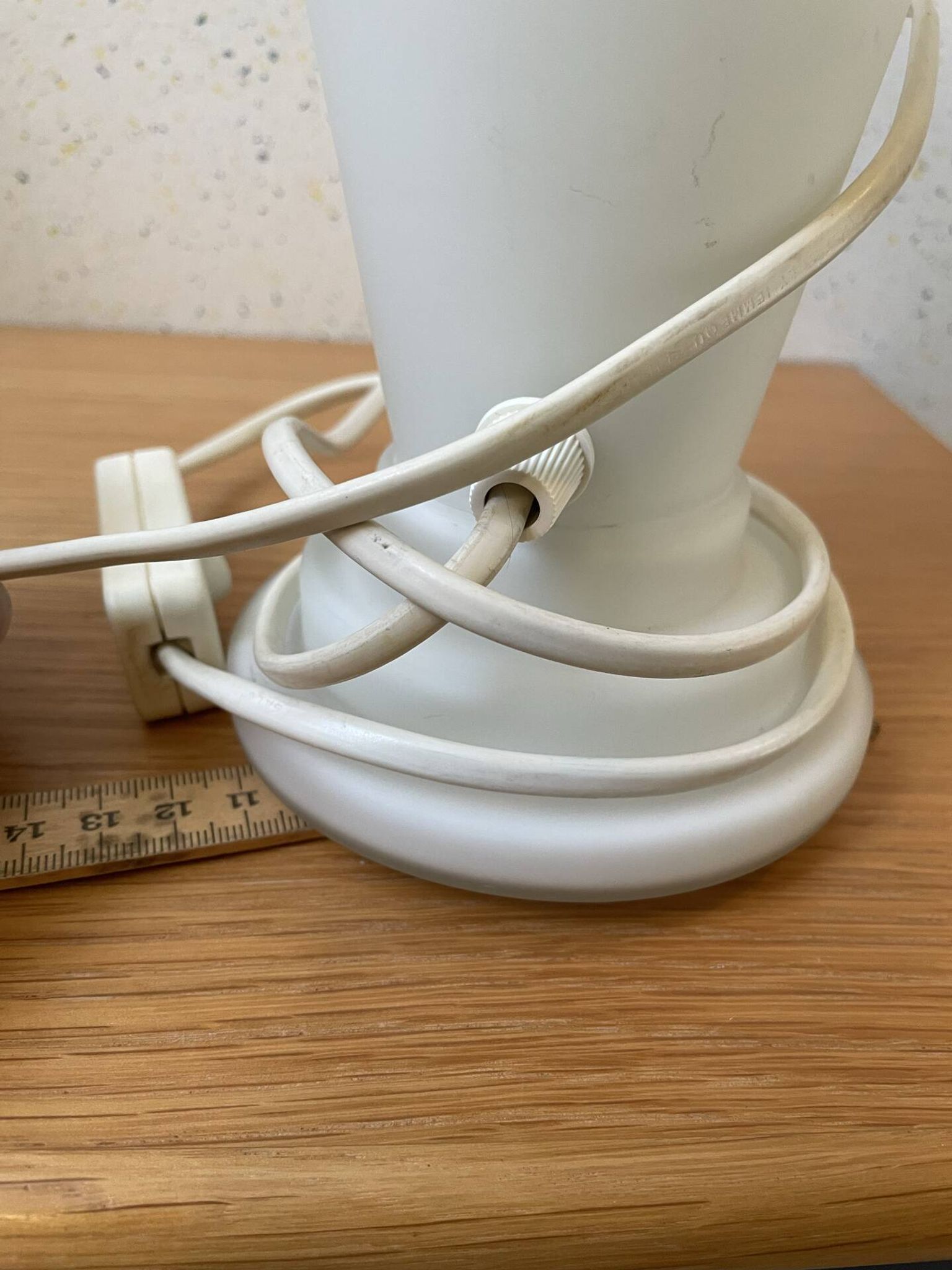 Lampe à poser en opaline Art déco