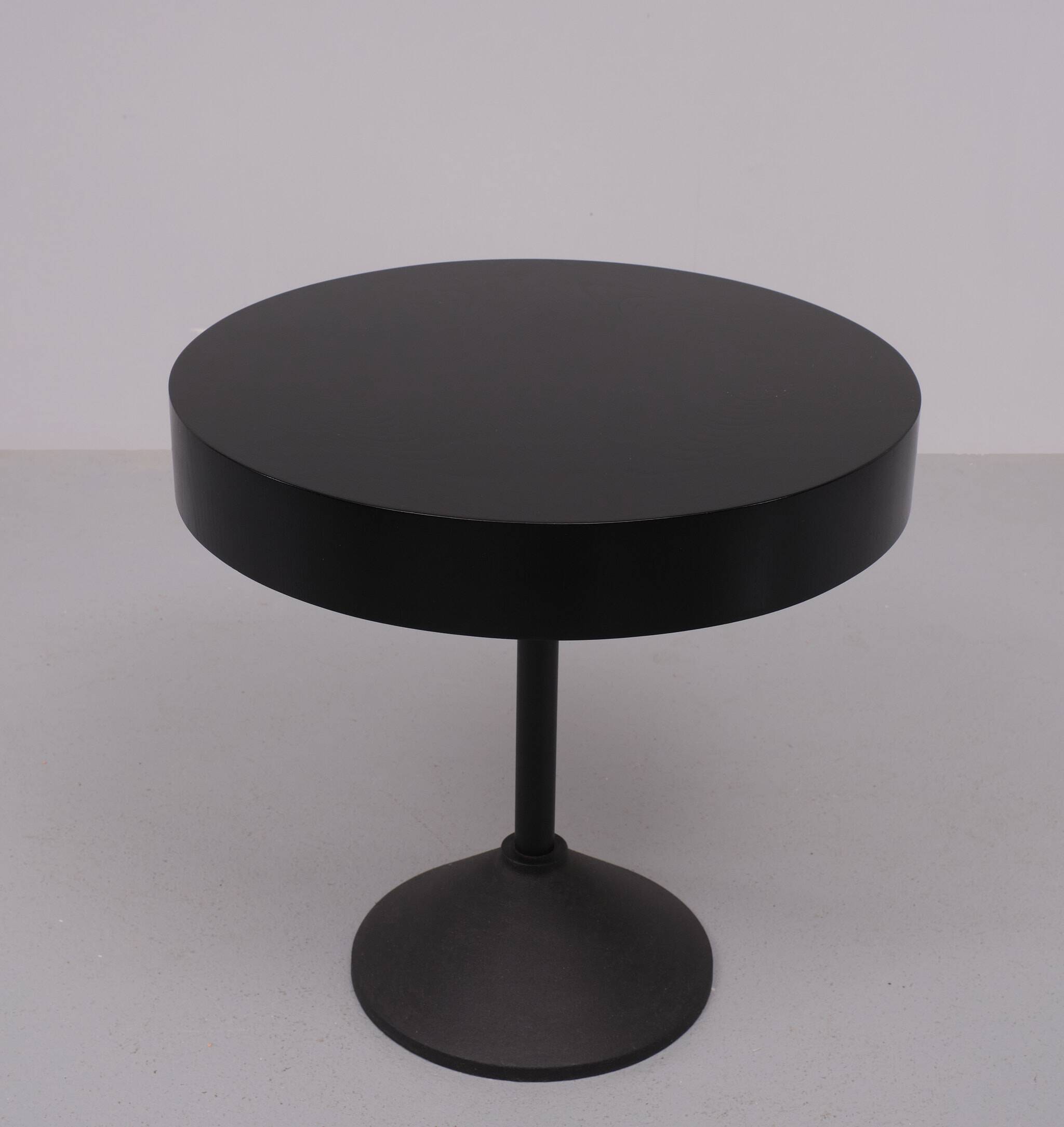 Porada Arredi Black Round side Table 1980s Italy