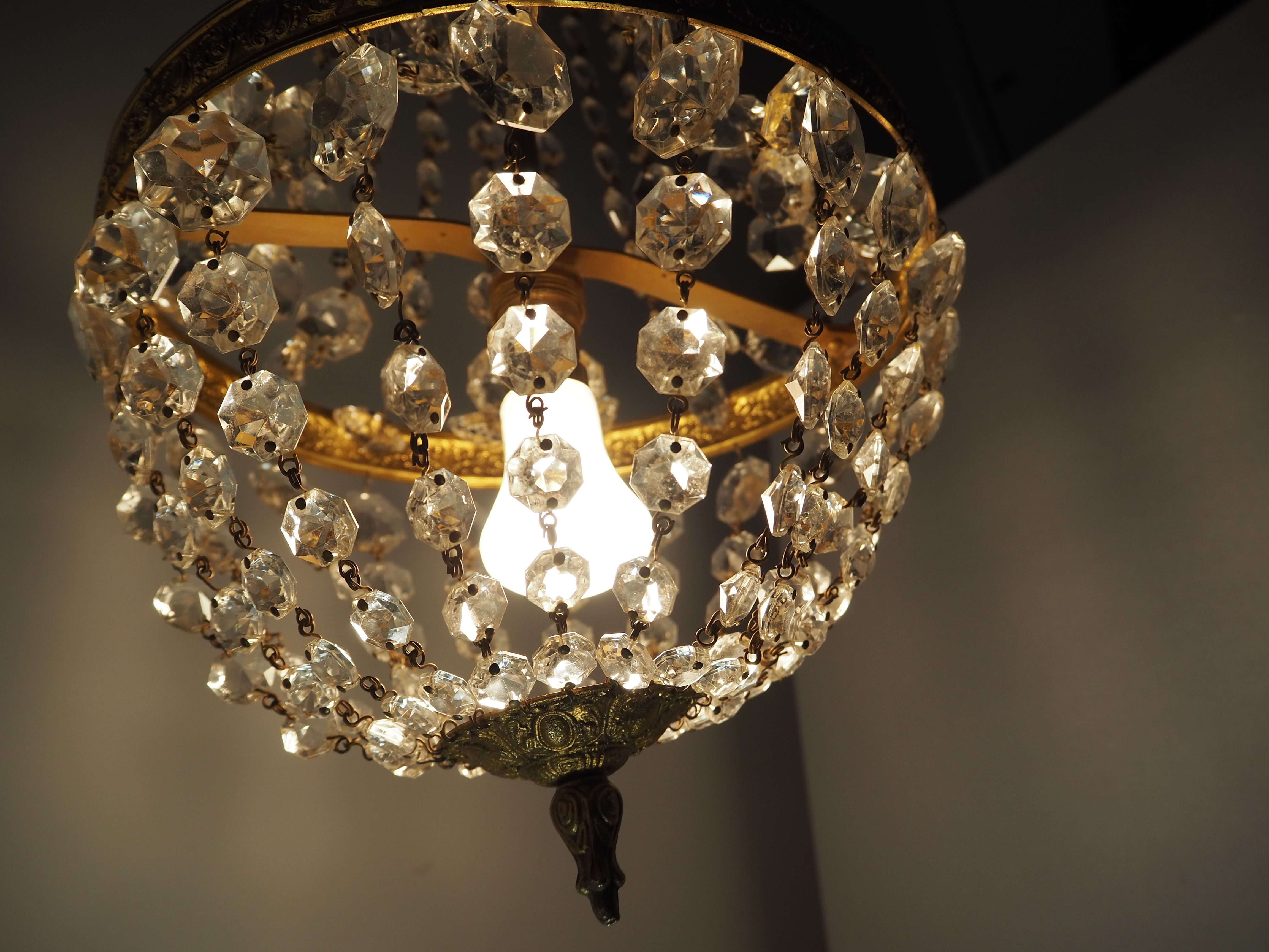 Balloon chandelier with glasses and bronze pampilles