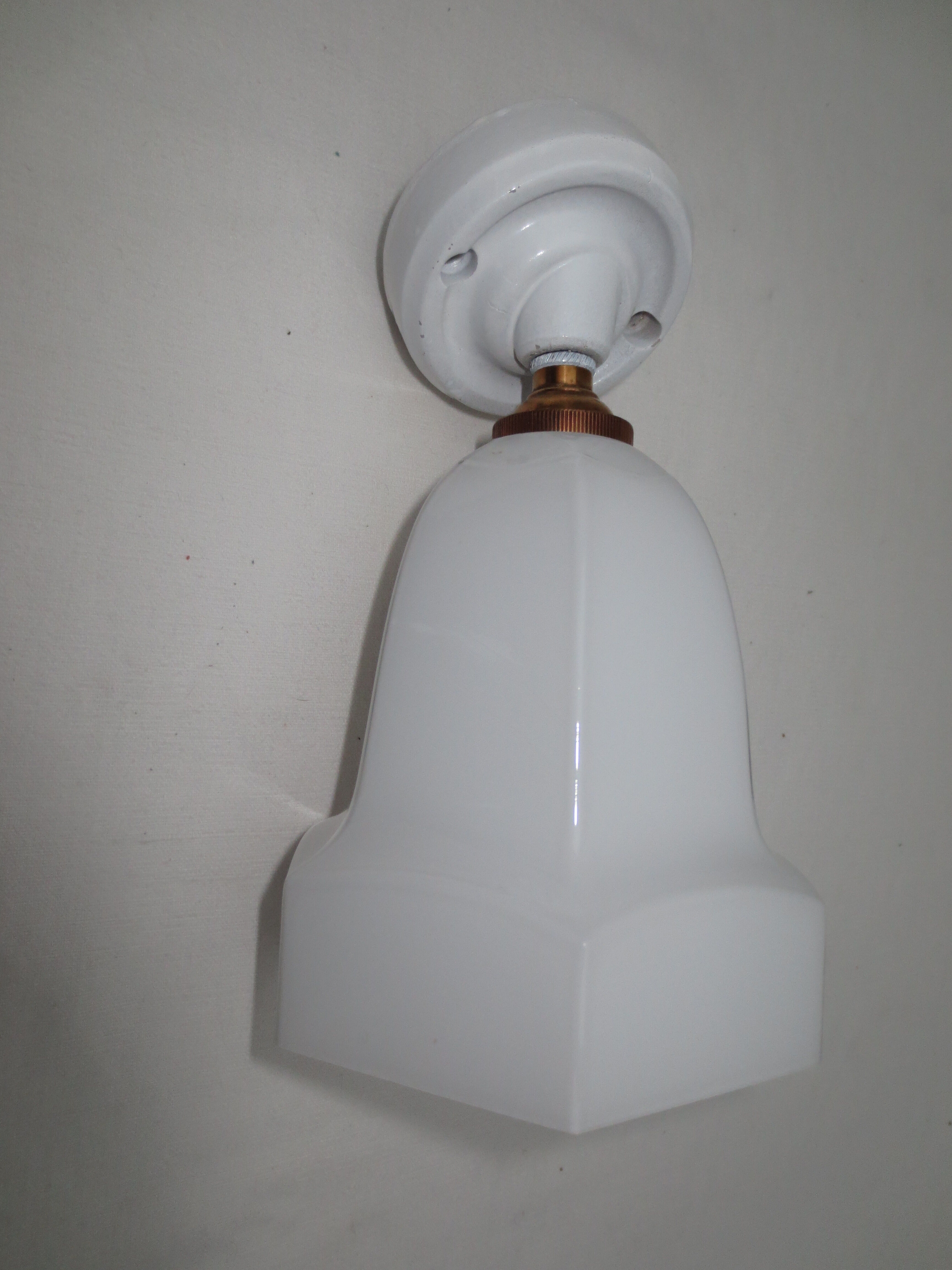 45-degree oblique porcelain art deco and white opaline applique