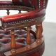 Fauteuil de bureau Chesterfield pivotant classique rouge en cuir de vachette sur roulettes