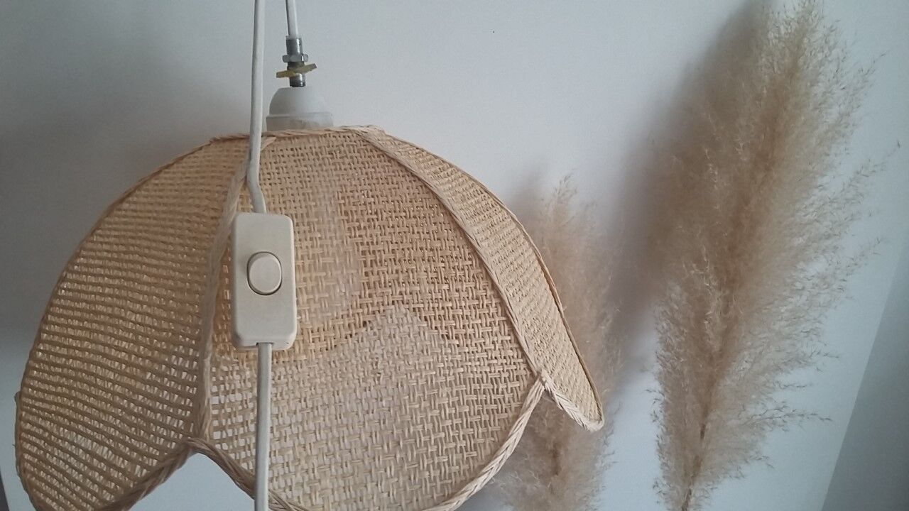 Rattan suspension, cannage flower shape