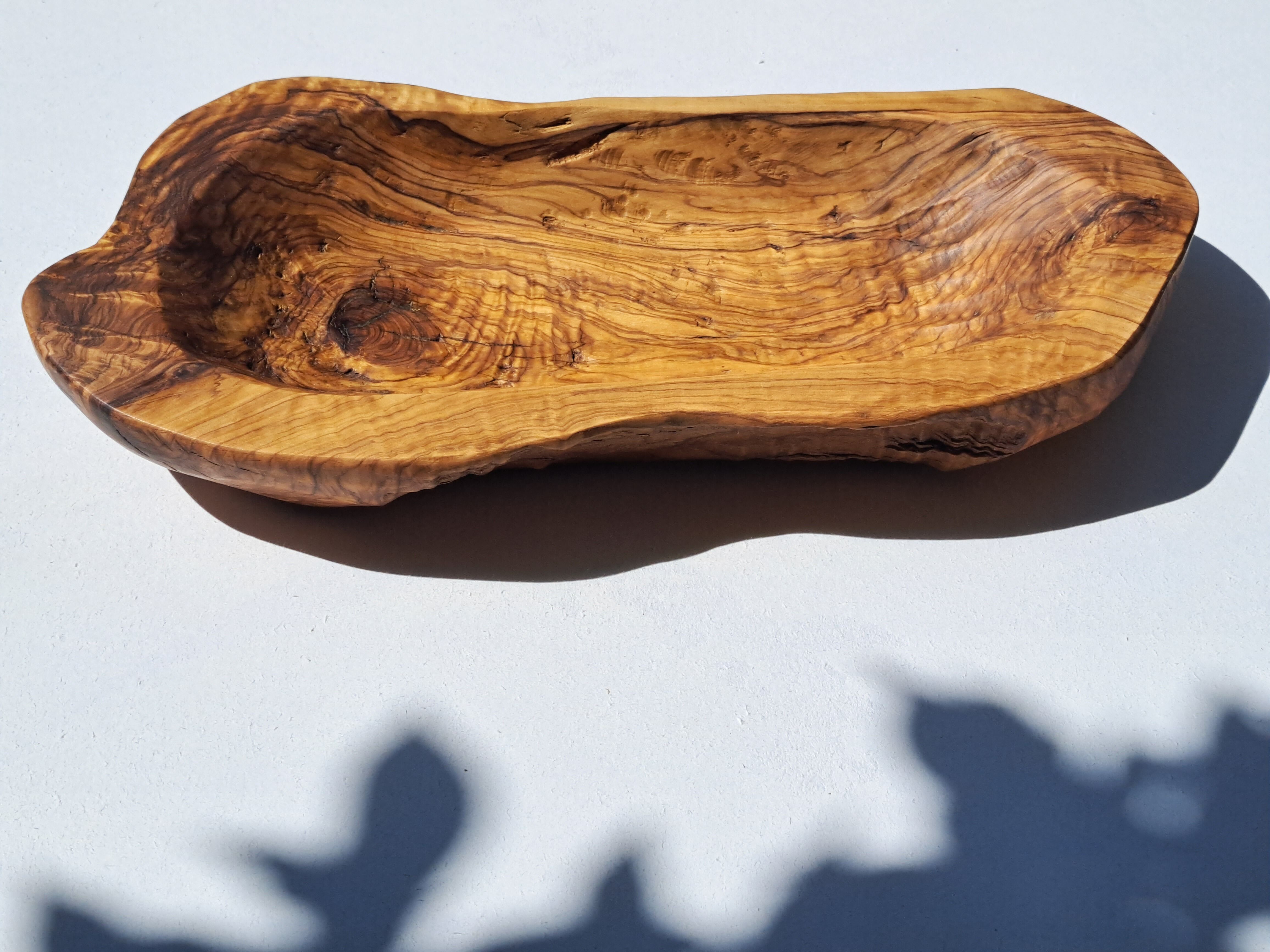 Brutalist dish in olive wood 1970