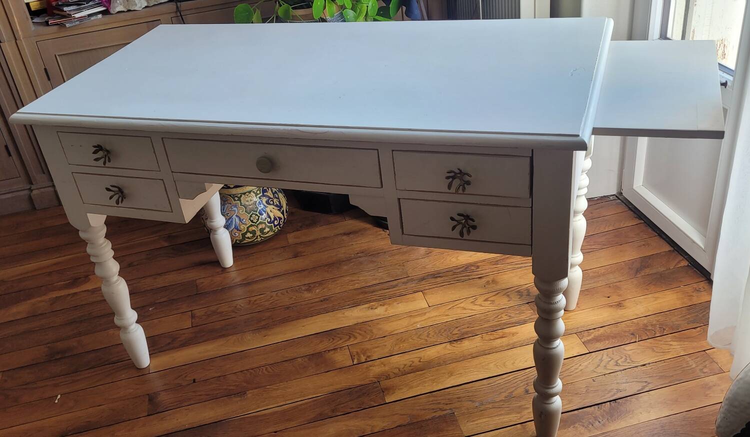 Wooden desk in Provençal style