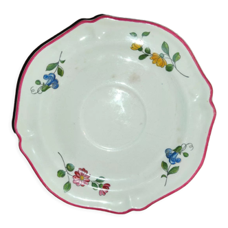 Plate Vieux Saint Amand 1713 with chantournés edges with floral motif